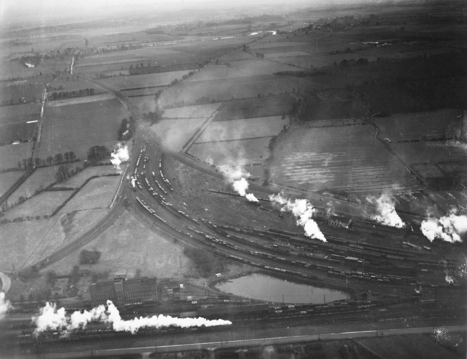 Gleisdreieck (Eisenbahnknoten) „Didcot Junction“ mit Dampflokomotiven (Großbritannien)