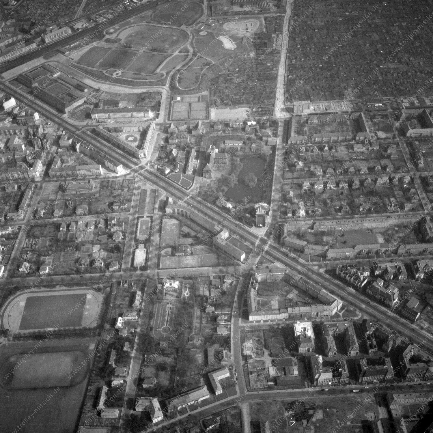 Alte Fotos und Luftbilder von Berlin - Luftbildaufnahme Nr. 01 - Historische Luftaufnahmen von West-Berlin aus dem Jahr 1954 - Flugstrecke Alpha