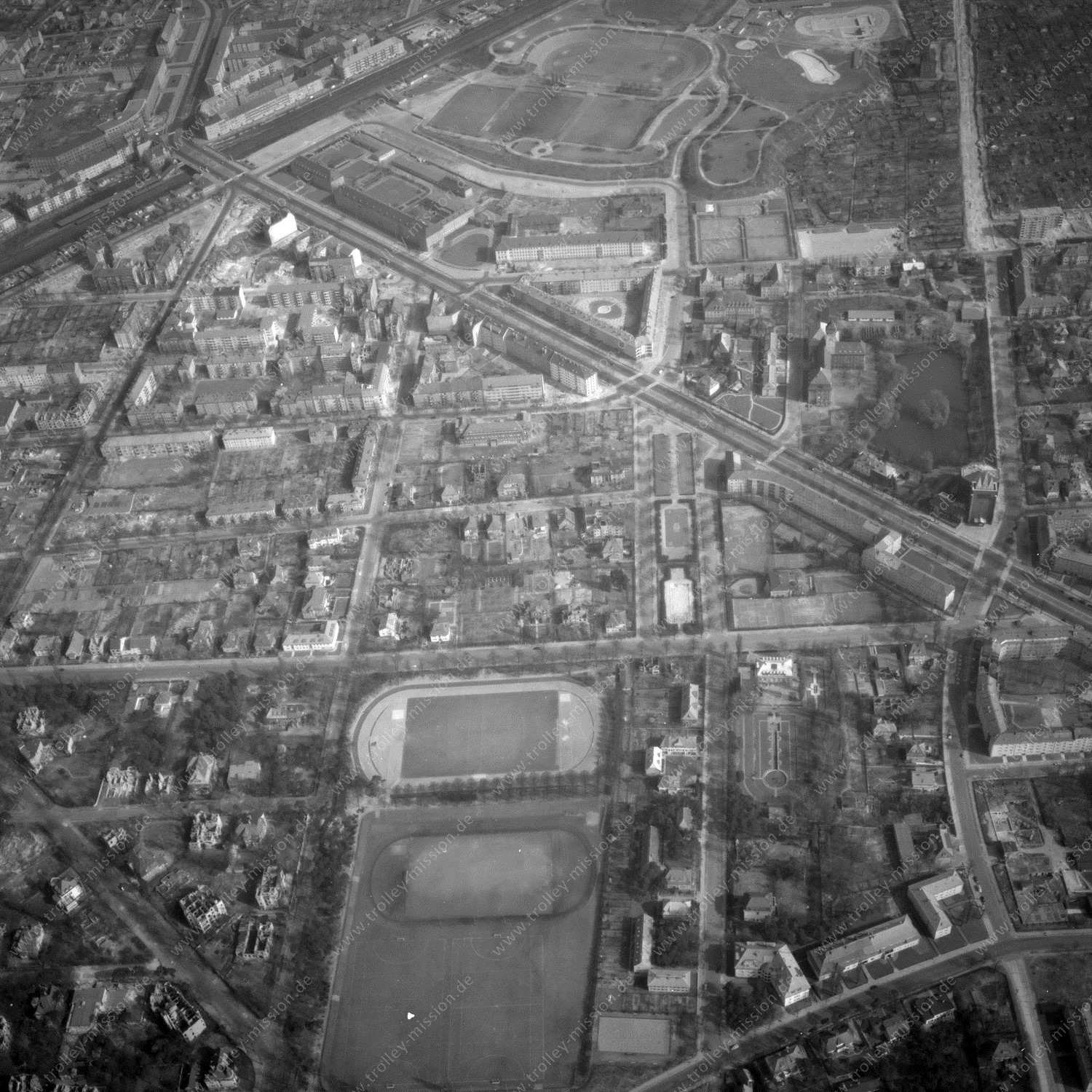 Alte Fotos und Luftbilder von Berlin - Luftbildaufnahme Nr. 02 - Historische Luftaufnahmen von West-Berlin aus dem Jahr 1954 - Flugstrecke Alpha