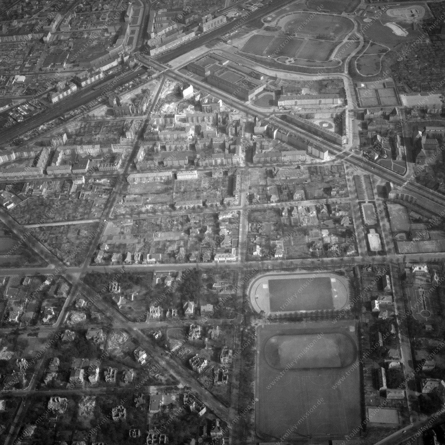 Alte Fotos und Luftbilder von Berlin - Luftbildaufnahme Nr. 03 - Historische Luftaufnahmen von West-Berlin aus dem Jahr 1954 - Flugstrecke Alpha