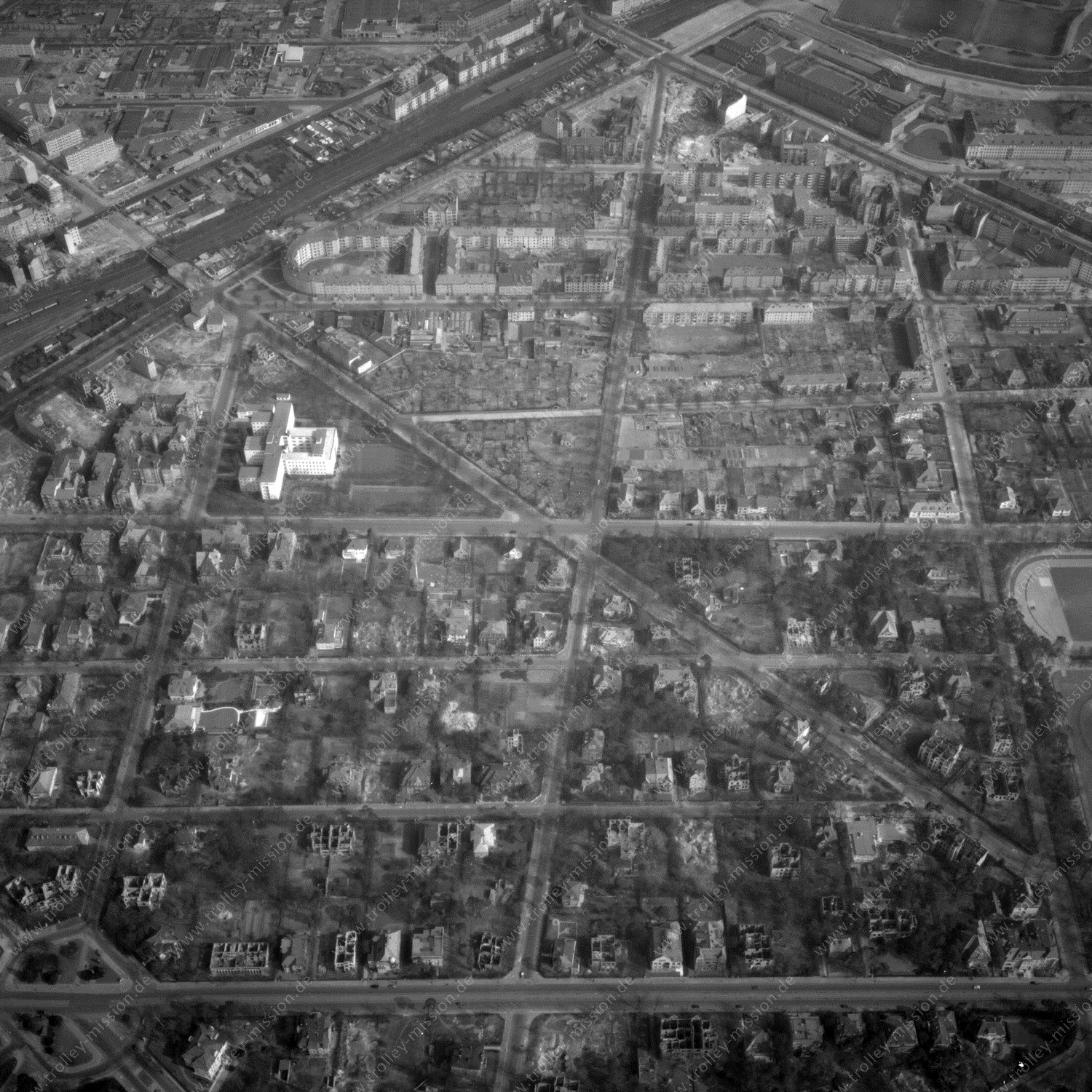 Alte Fotos und Luftbilder von Berlin - Luftbildaufnahme Nr. 05 - Historische Luftaufnahmen von West-Berlin aus dem Jahr 1954 - Flugstrecke Alpha