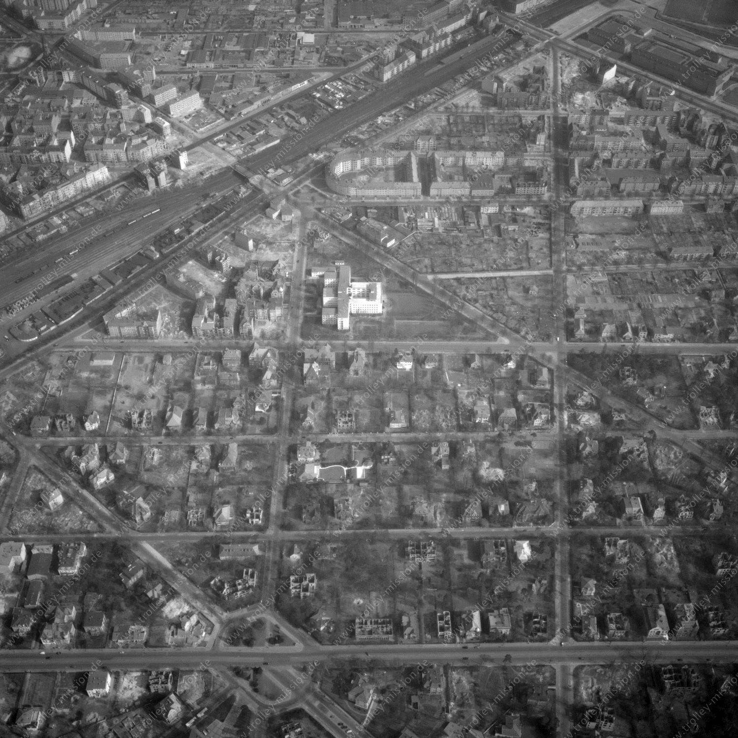 Alte Fotos und Luftbilder von Berlin - Luftbildaufnahme Nr. 06 - Historische Luftaufnahmen von West-Berlin aus dem Jahr 1954 - Flugstrecke Alpha