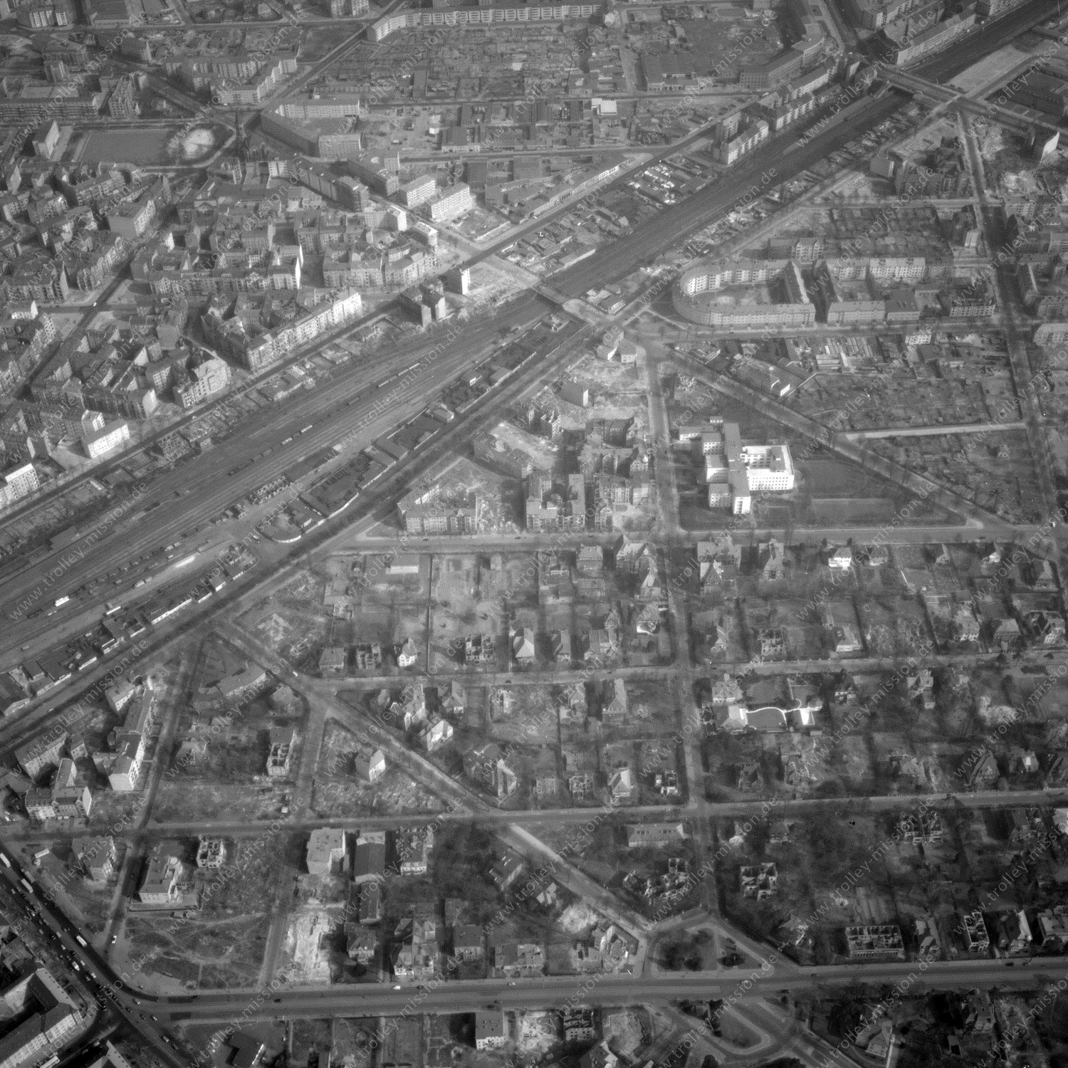 Alte Fotos und Luftbilder von Berlin - Luftbildaufnahme Nr. 07 - Historische Luftaufnahmen von West-Berlin aus dem Jahr 1954 - Flugstrecke Alpha