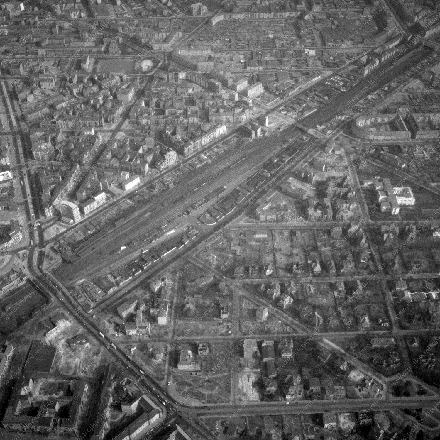 Alte Fotos und Luftbilder von Berlin - Luftbildaufnahme Nr. 08 - Historische Luftaufnahmen von West-Berlin aus dem Jahr 1954 - Flugstrecke Alpha