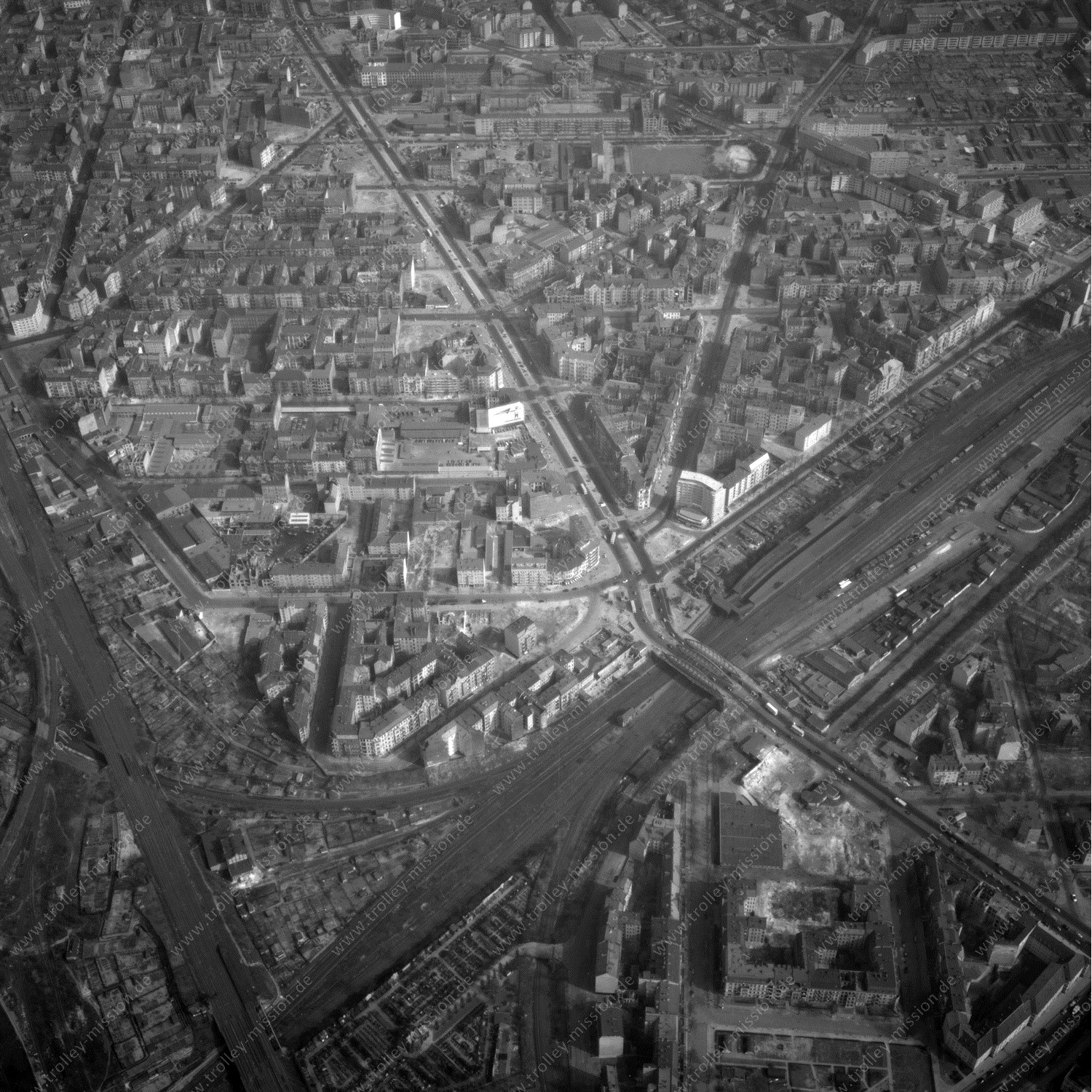 Alte Fotos und Luftbilder von Berlin - Luftbildaufnahme Nr. 10 - Historische Luftaufnahmen von West-Berlin aus dem Jahr 1954 - Flugstrecke Alpha