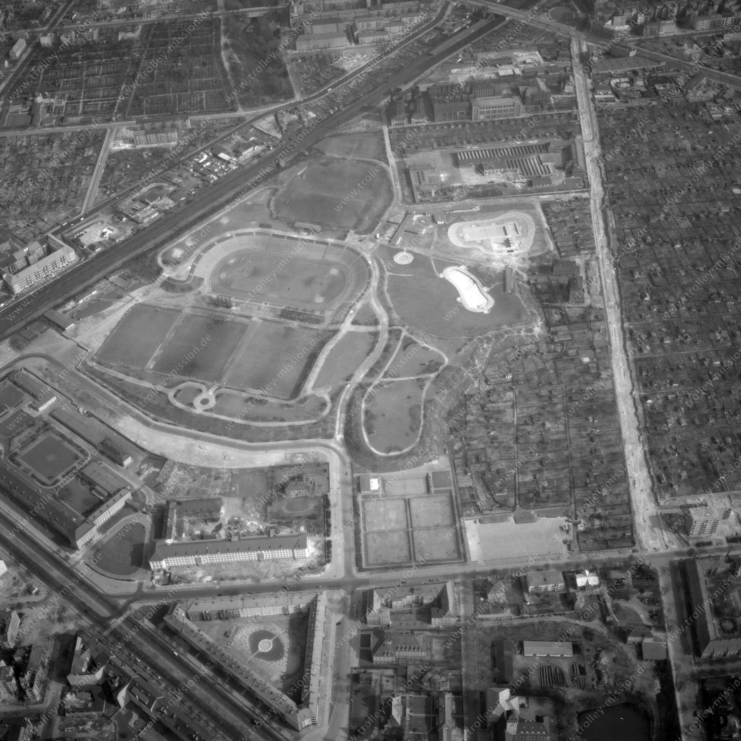 Alte Fotos und Luftbilder von Berlin - Luftbildaufnahme Nr. 02 - Historische Luftaufnahmen von West-Berlin aus dem Jahr 1954 - Flugstrecke Bravo