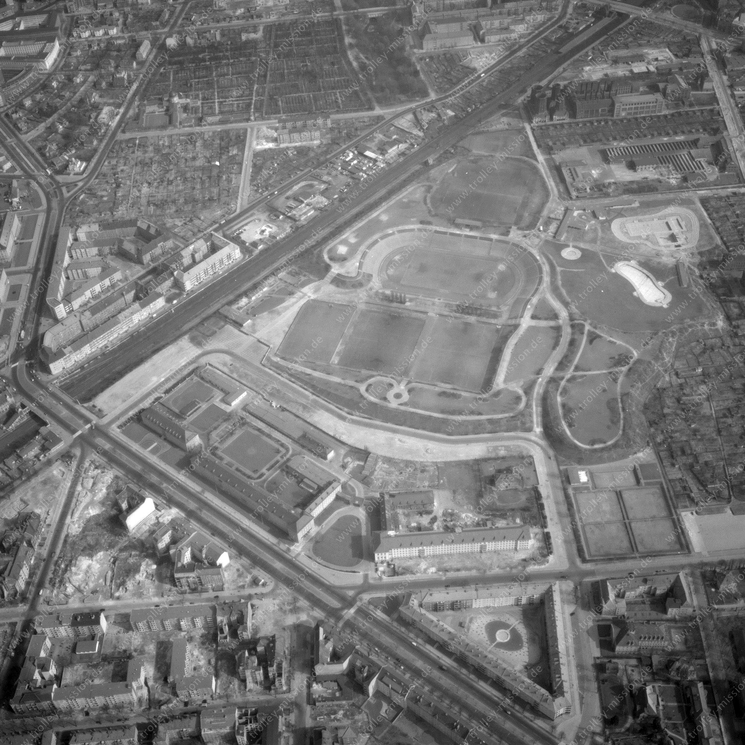 Alte Fotos und Luftbilder von Berlin - Luftbildaufnahme Nr. 03 - Historische Luftaufnahmen von West-Berlin aus dem Jahr 1954 - Flugstrecke Bravo