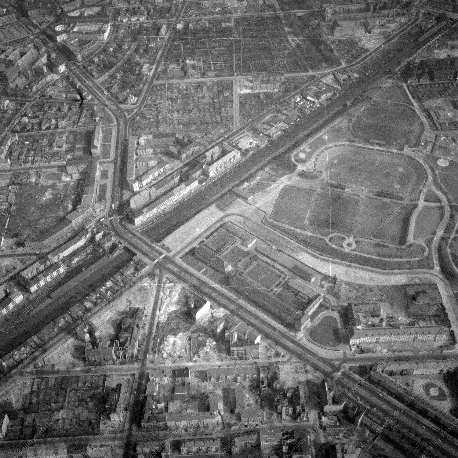 Alte Fotos und Luftbilder von Berlin - Luftbildaufnahme Nr. 04 - Historische Luftaufnahmen von West-Berlin aus dem Jahr 1954 - Flugstrecke Bravo