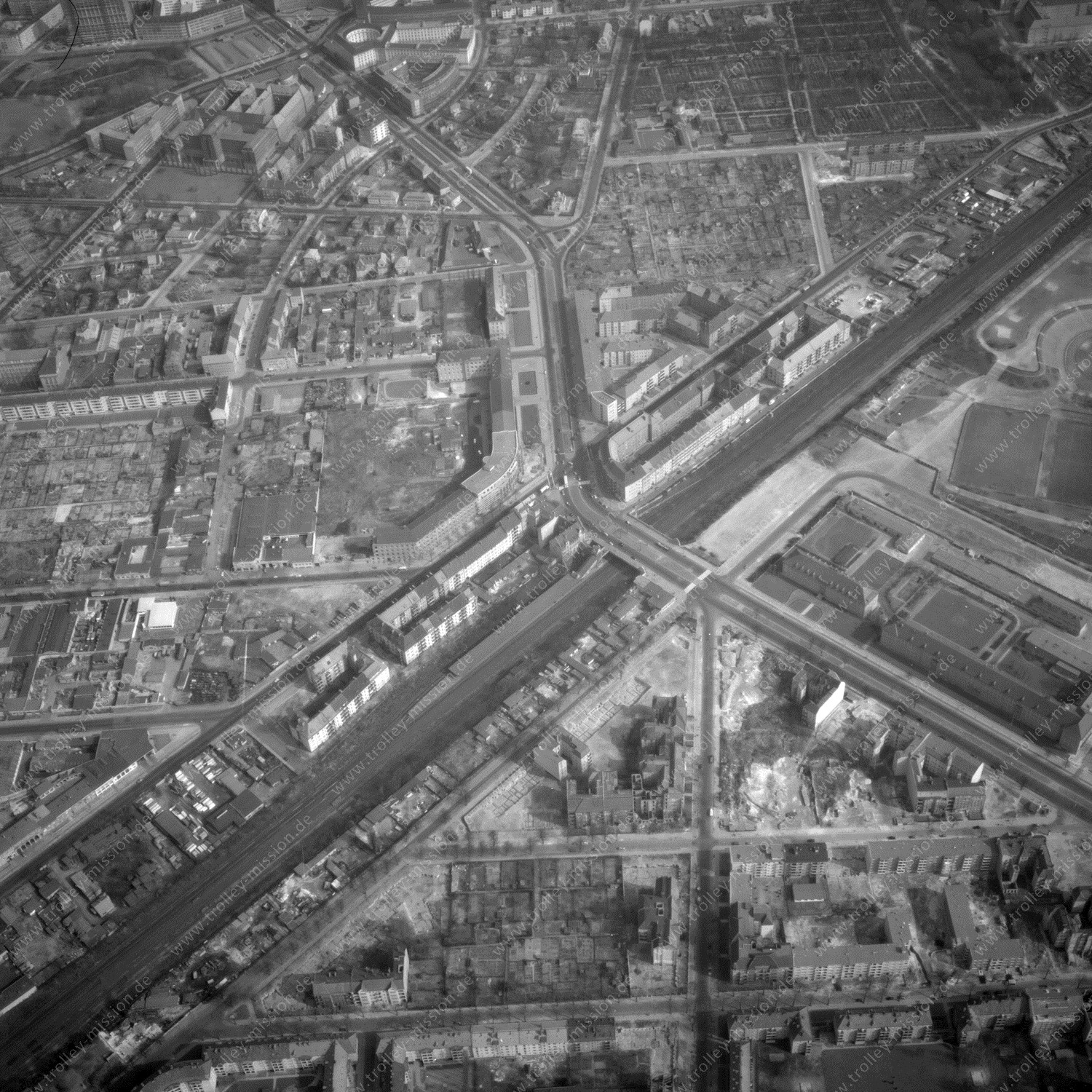 Alte Fotos und Luftbilder von Berlin - Luftbildaufnahme Nr. 05 - Historische Luftaufnahmen von West-Berlin aus dem Jahr 1954 - Flugstrecke Bravo