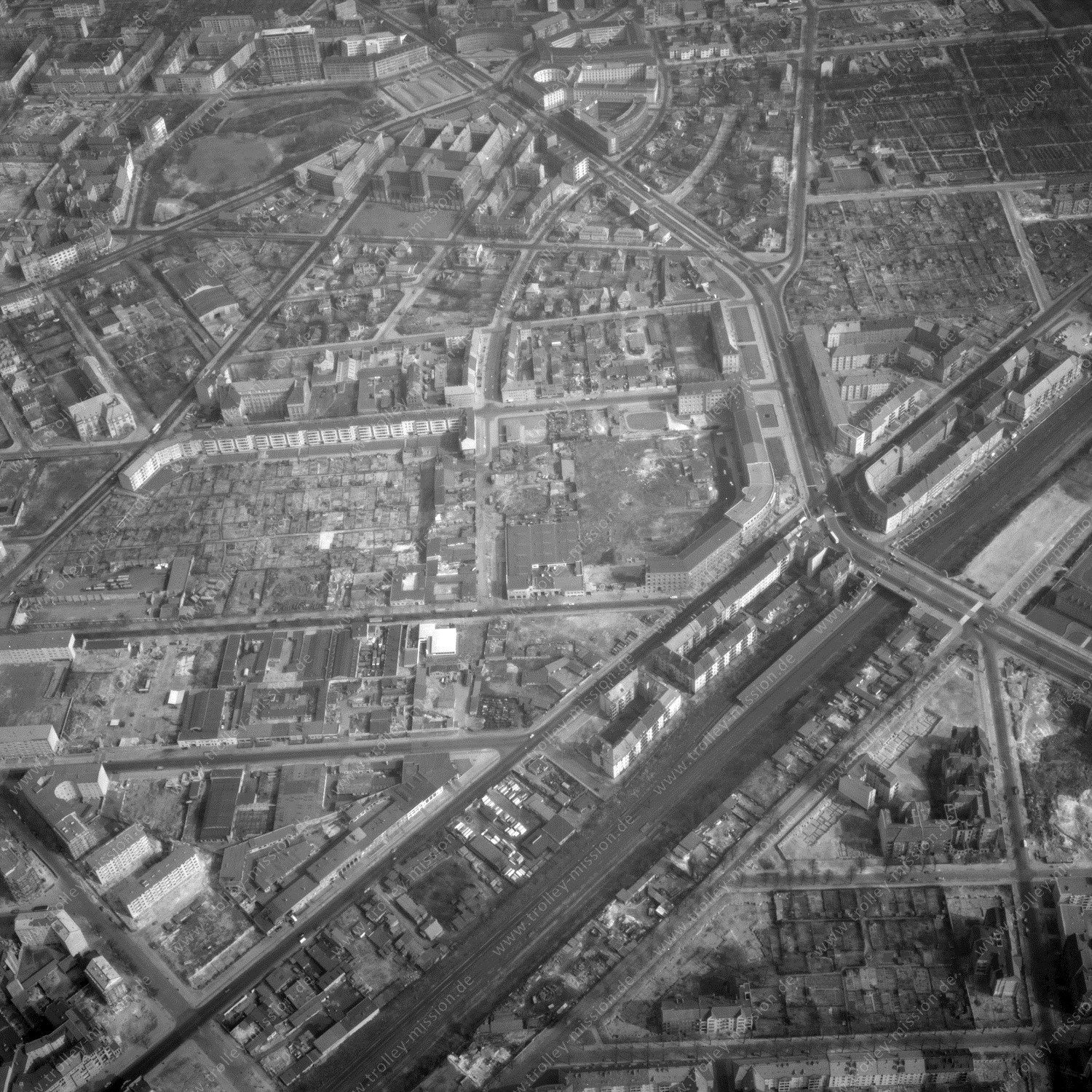 Alte Fotos und Luftbilder von Berlin - Luftbildaufnahme Nr. 06 - Historische Luftaufnahmen von West-Berlin aus dem Jahr 1954 - Flugstrecke Bravo