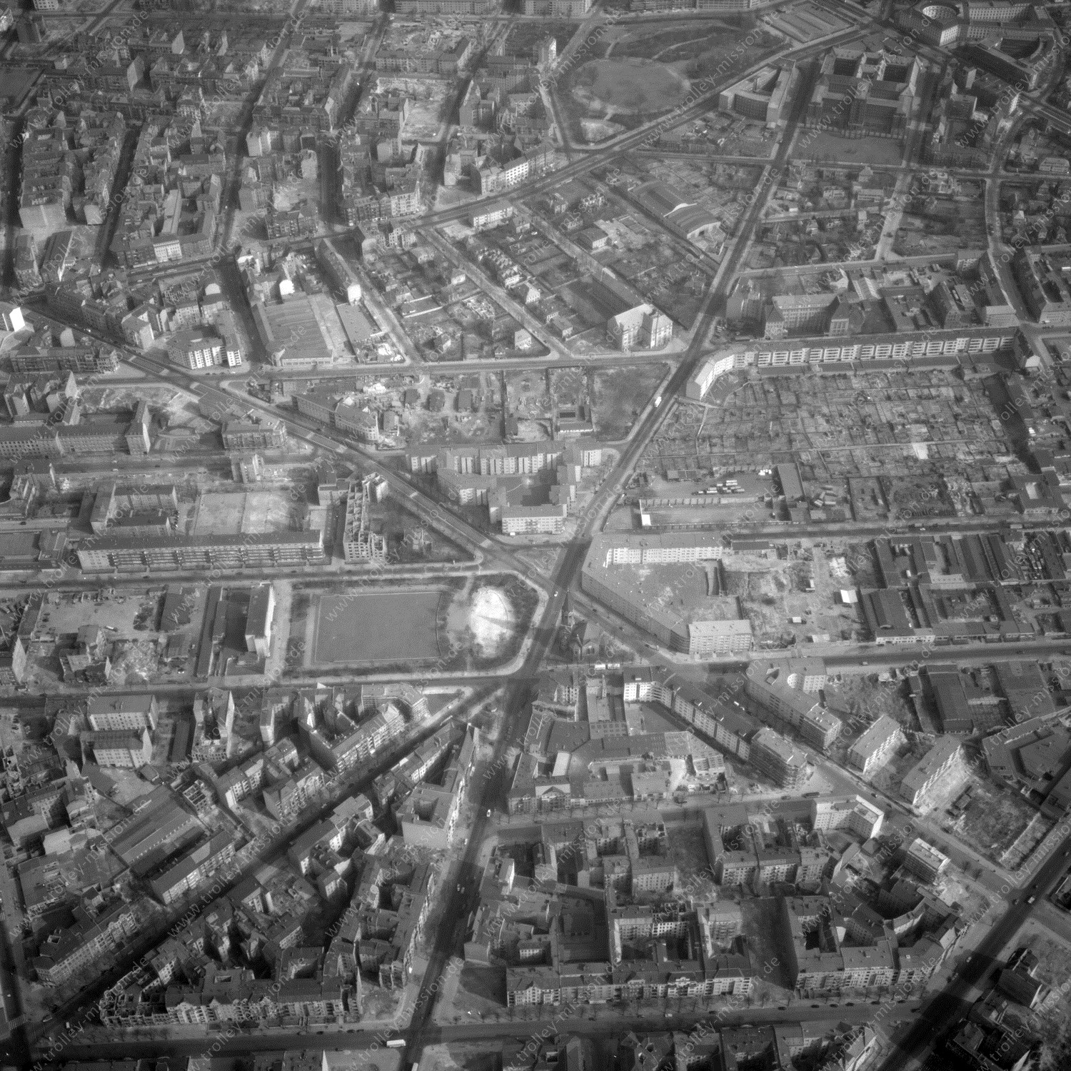 Alte Fotos und Luftbilder von Berlin - Luftbildaufnahme Nr. 09 - Historische Luftaufnahmen von West-Berlin aus dem Jahr 1954 - Flugstrecke Bravo