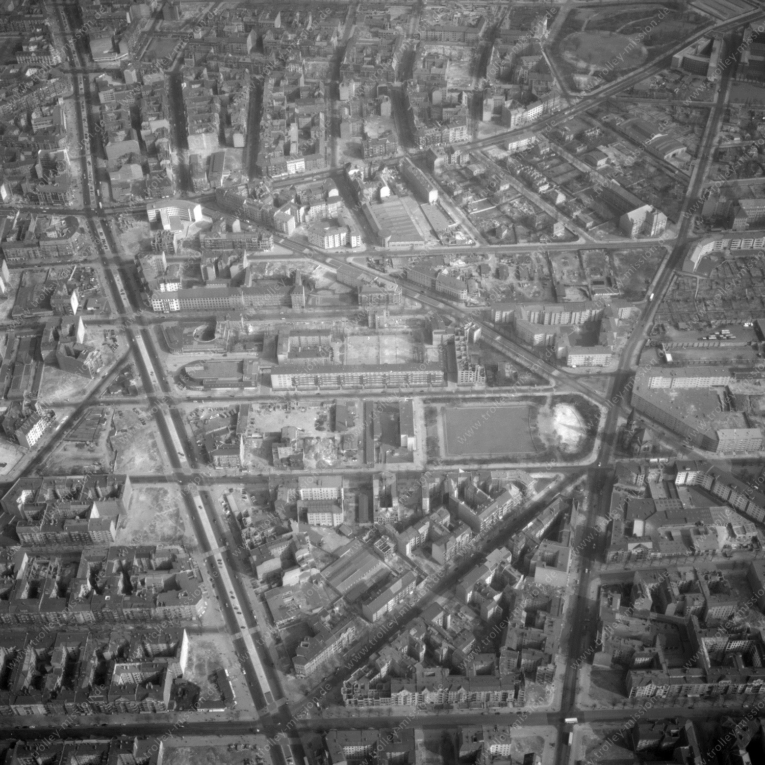 Alte Fotos und Luftbilder von Berlin - Luftbildaufnahme Nr. 10 - Historische Luftaufnahmen von West-Berlin aus dem Jahr 1954 - Flugstrecke Bravo