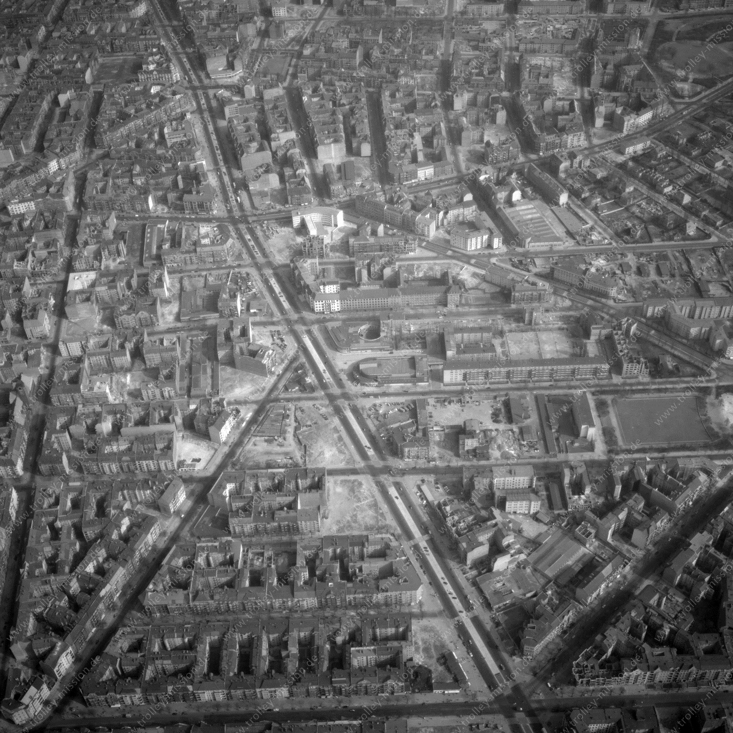 Alte Fotos und Luftbilder von Berlin - Luftbildaufnahme Nr. 11 - Historische Luftaufnahmen von West-Berlin aus dem Jahr 1954 - Flugstrecke Bravo