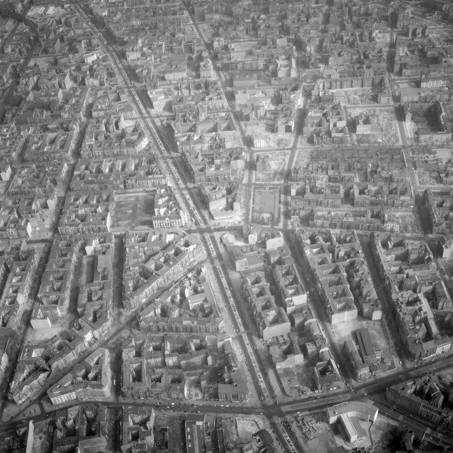 Alte Fotos und Luftbilder von Berlin - Luftbildaufnahme Nr. 12 - Historische Luftaufnahmen von West-Berlin aus dem Jahr 1954 - Flugstrecke Charlie