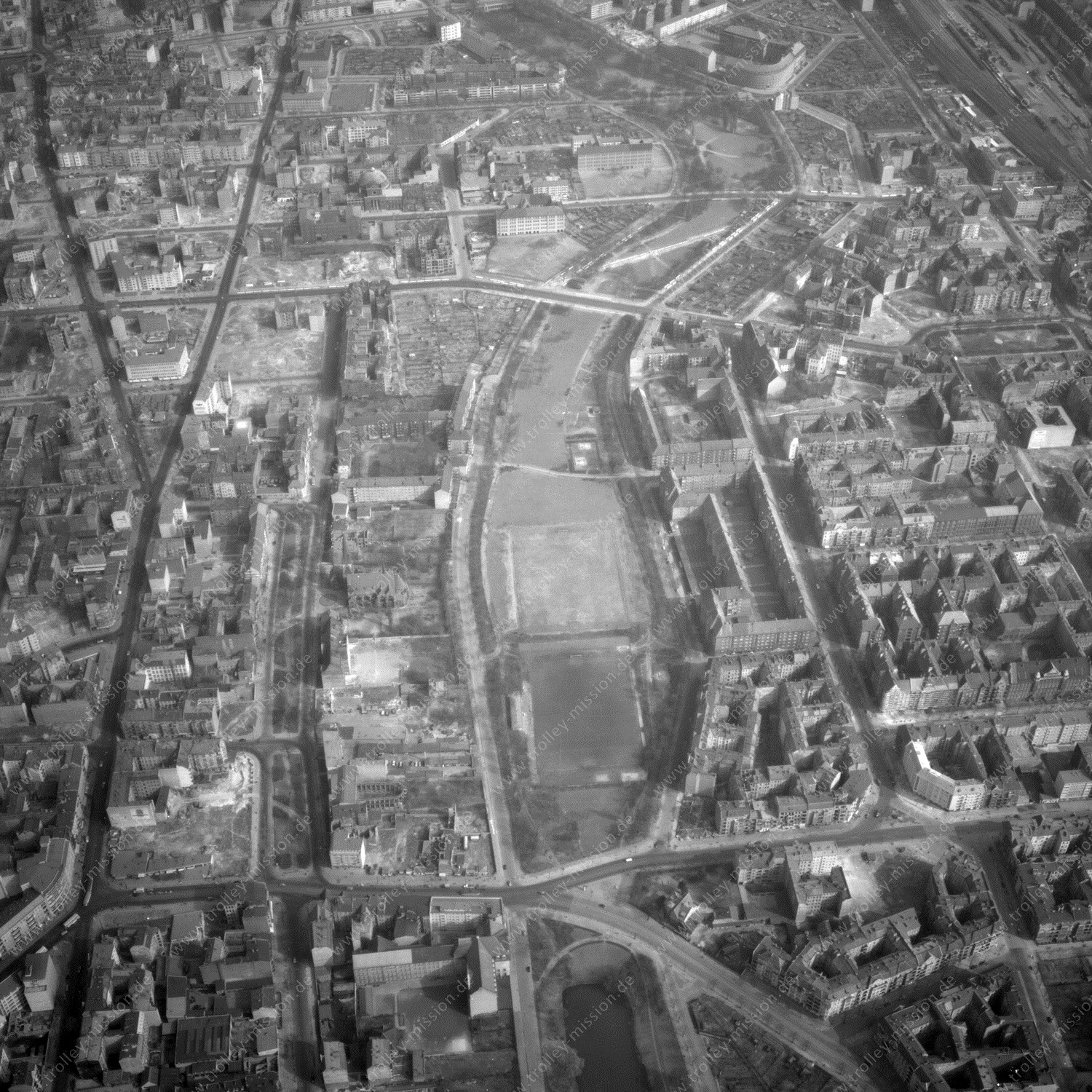 Alte Fotos und Luftbilder von Berlin - Luftbildaufnahme Nr. 01 - Historische Luftaufnahmen von West-Berlin aus dem Jahr 1954 - Flugstrecke Delta