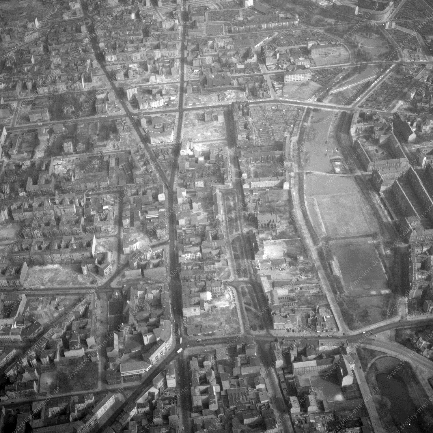 Alte Fotos und Luftbilder von Berlin - Luftbildaufnahme Nr. 02 - Historische Luftaufnahmen von West-Berlin aus dem Jahr 1954 - Flugstrecke Delta