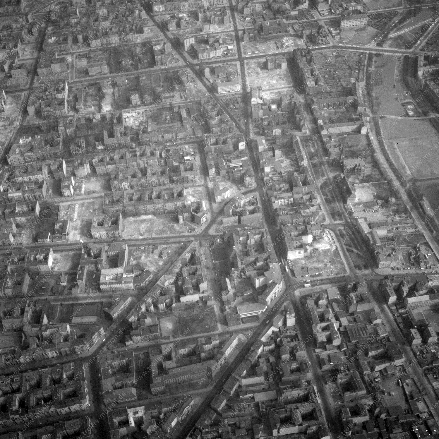 Alte Fotos und Luftbilder von Berlin - Luftbildaufnahme Nr. 03 - Historische Luftaufnahmen von West-Berlin aus dem Jahr 1954 - Flugstrecke Delta