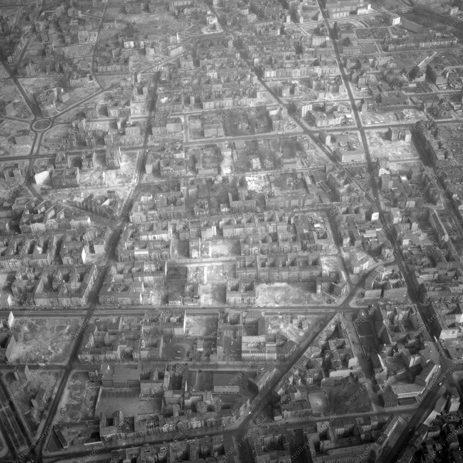Alte Fotos und Luftbilder von Berlin - Luftbildaufnahme Nr. 04 - Historische Luftaufnahmen von West-Berlin aus dem Jahr 1954 - Flugstrecke Delta