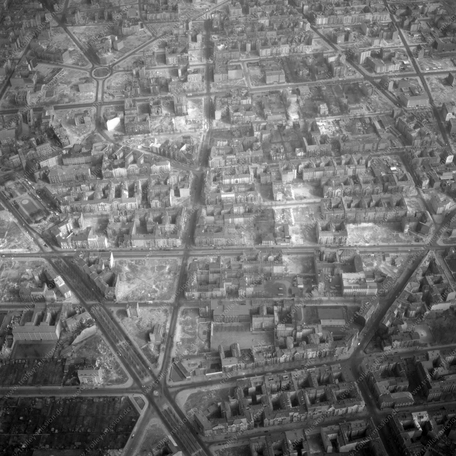 Alte Fotos und Luftbilder von Berlin - Luftbildaufnahme Nr. 05 - Historische Luftaufnahmen von West-Berlin aus dem Jahr 1954 - Flugstrecke Delta