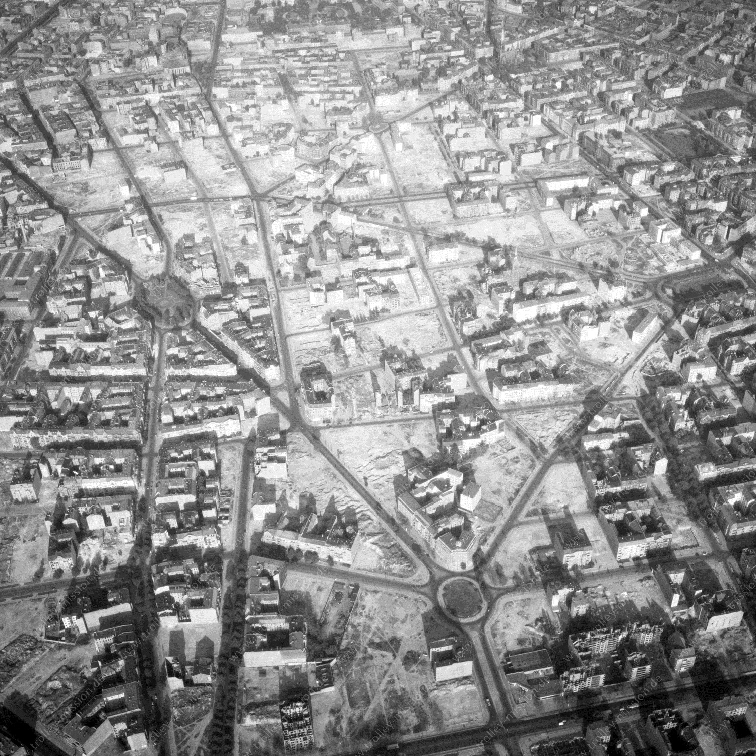 Alte Fotos und Luftbilder von Berlin - Luftbildaufnahme Nr. 07 - Historische Luftaufnahmen von West-Berlin aus dem Jahr 1954 - Flugstrecke Echo