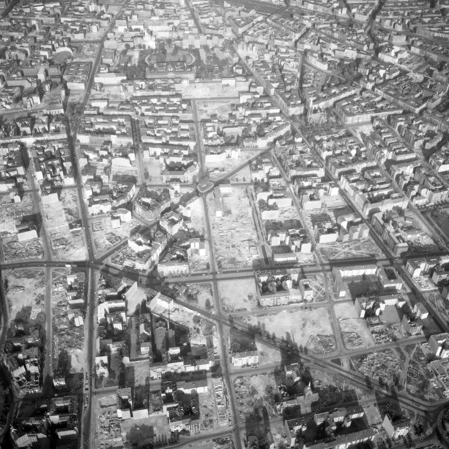 Alte Fotos und Luftbilder von Berlin - Luftbildaufnahme Nr. 05 - Historische Luftaufnahmen von West-Berlin aus dem Jahr 1954 - Flugstrecke Foxtrot