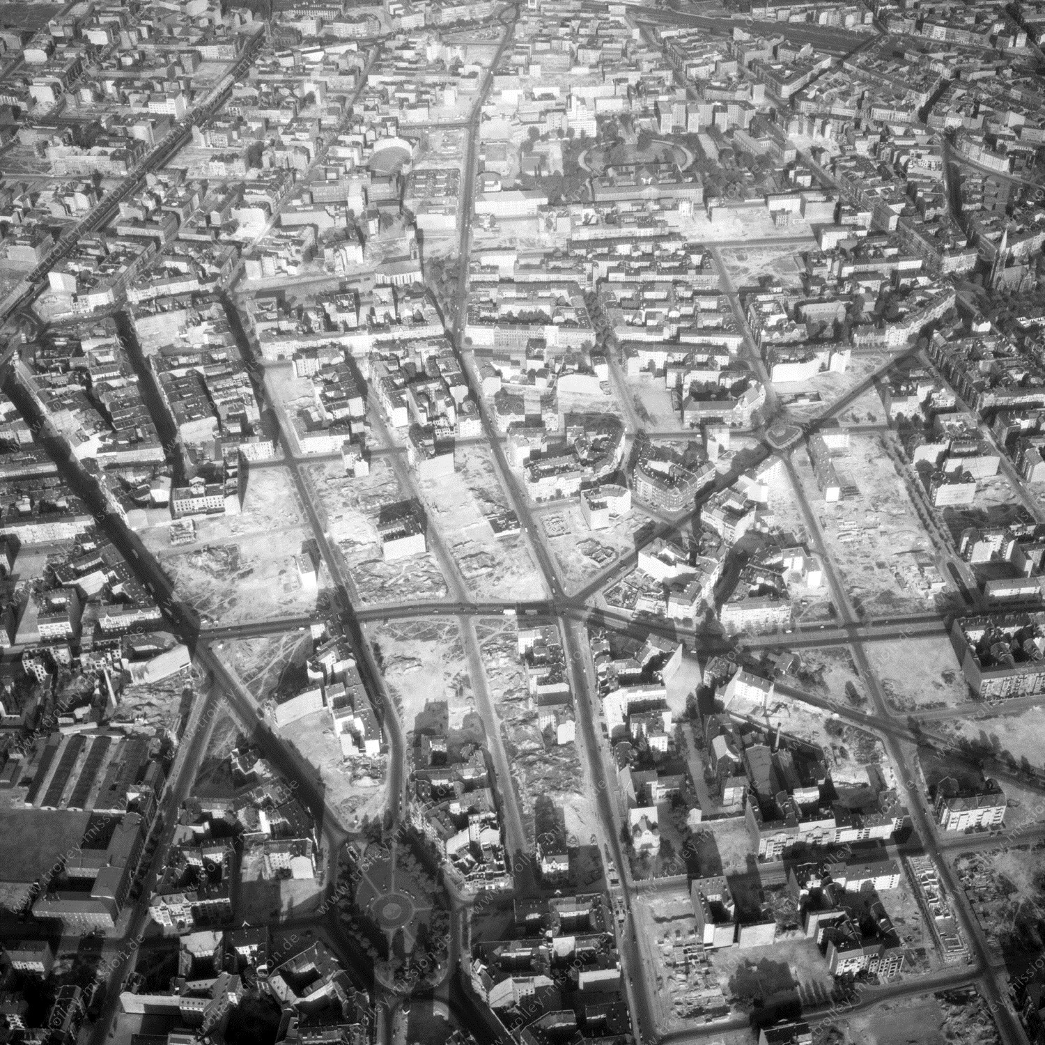 Alte Fotos und Luftbilder von Berlin - Luftbildaufnahme Nr. 06 - Historische Luftaufnahmen von West-Berlin aus dem Jahr 1954 - Flugstrecke Foxtrot