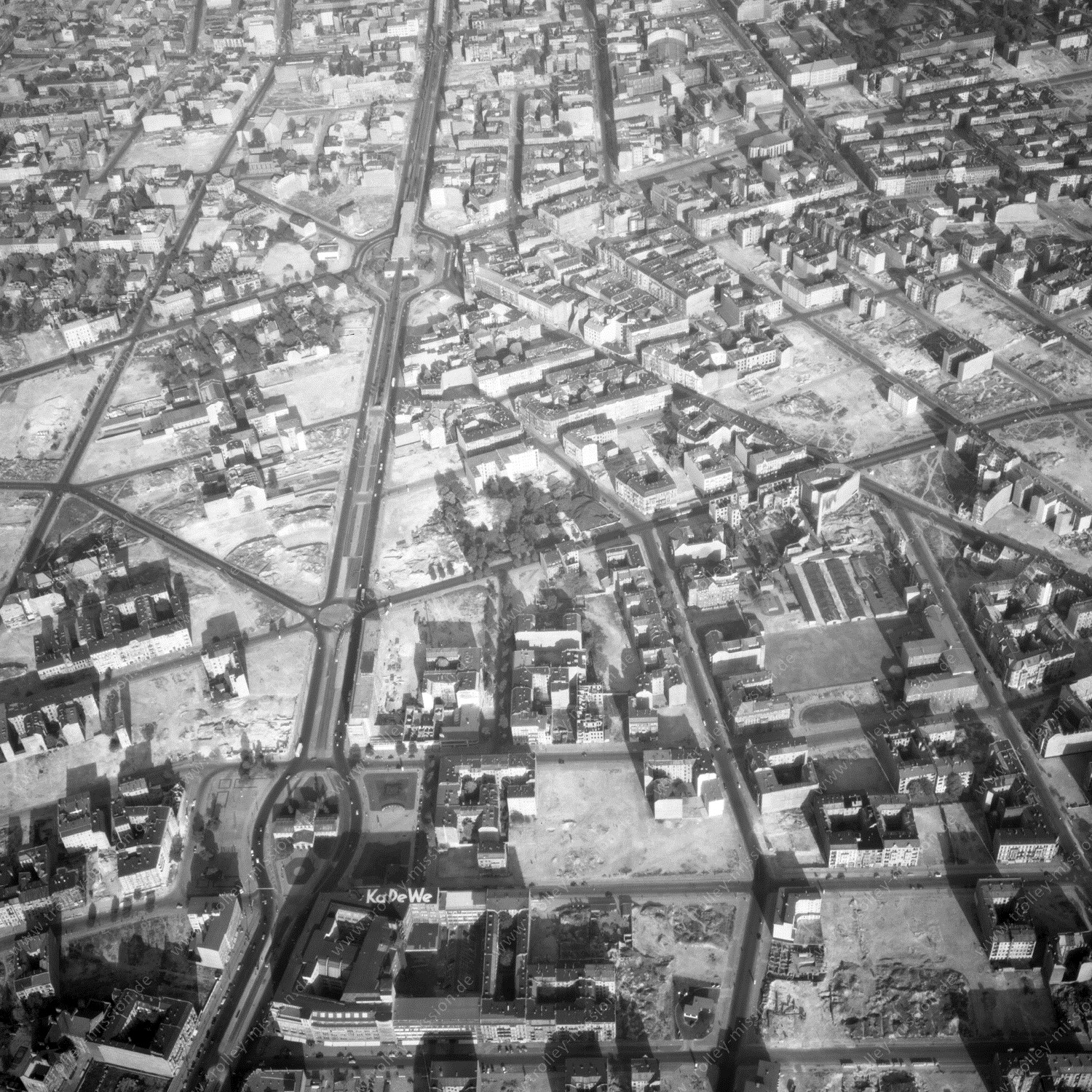 Alte Fotos und Luftbilder von Berlin - Luftbildaufnahme Nr. 09 - Historische Luftaufnahmen von West-Berlin aus dem Jahr 1954 - Flugstrecke Foxtrot