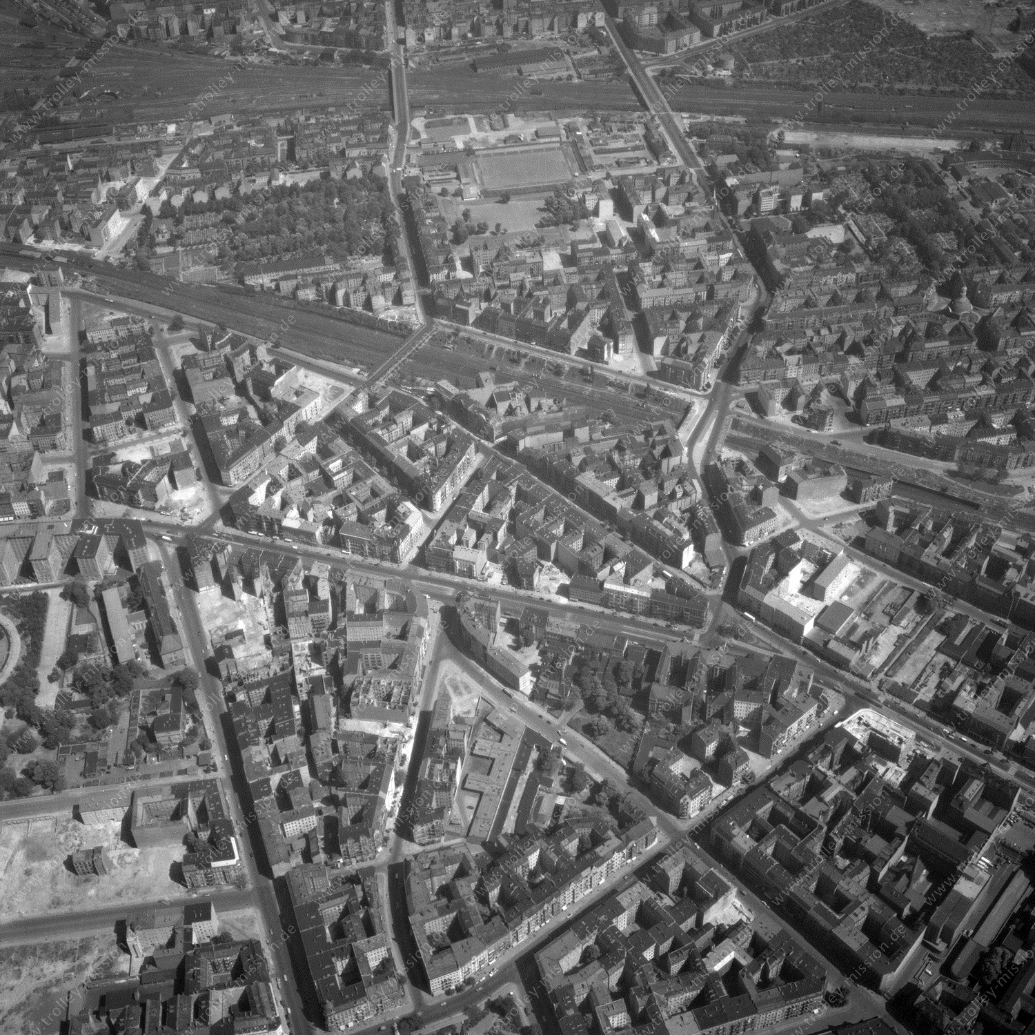 Alte Fotos und Luftbilder von Berlin - Luftbildaufnahme Nr. 02 - Historische Luftaufnahmen von West-Berlin aus dem Jahr 1954 - Flugstrecke Golf