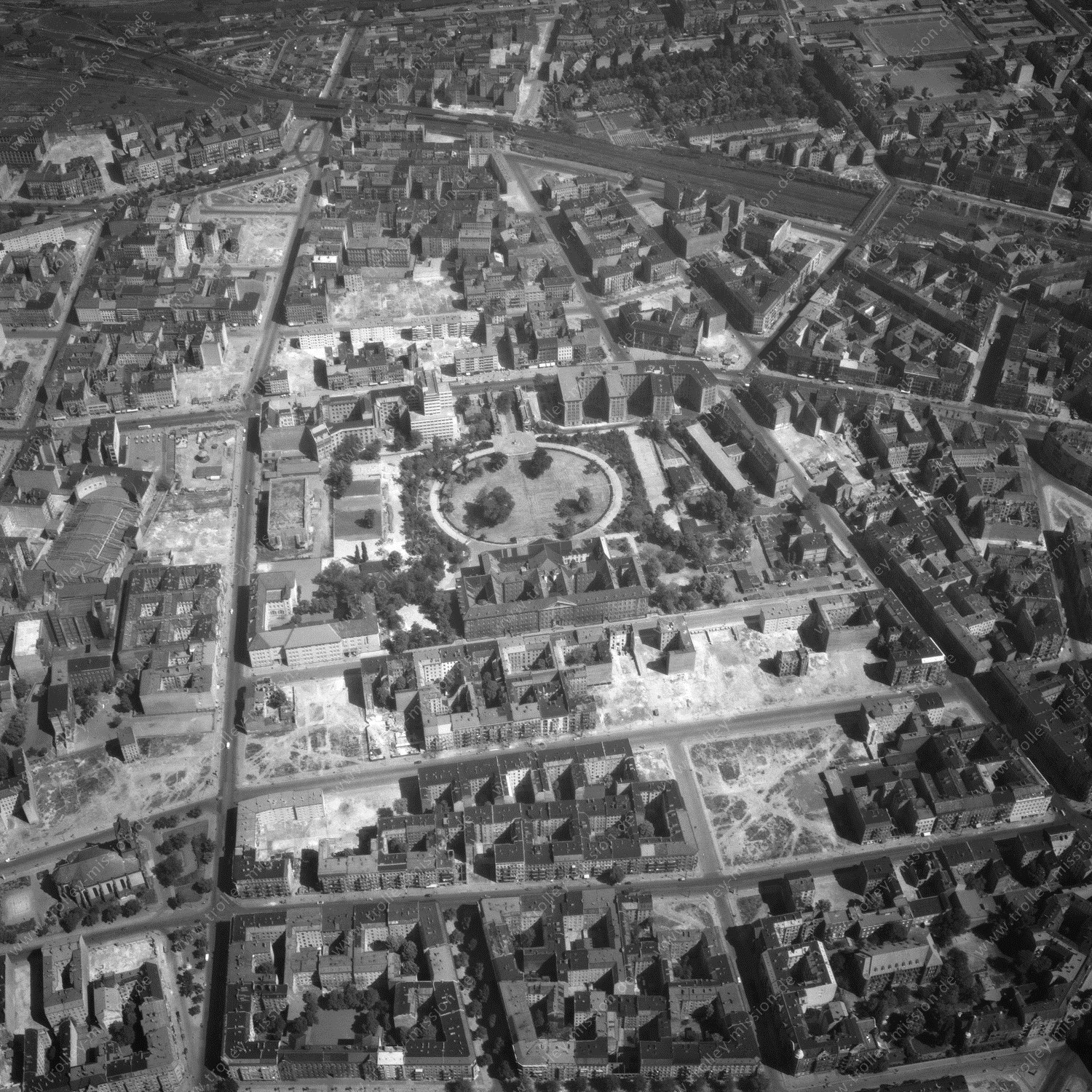 Alte Fotos und Luftbilder von Berlin - Luftbildaufnahme Nr. 04 - Historische Luftaufnahmen von West-Berlin aus dem Jahr 1954 - Flugstrecke Golf