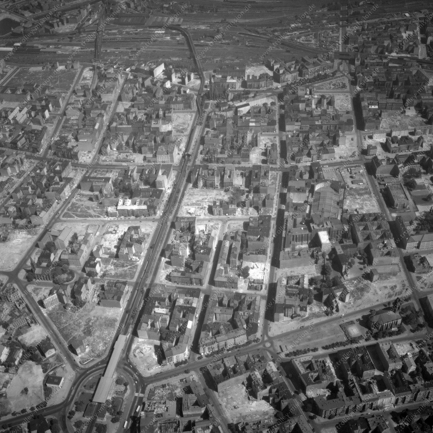 Alte Fotos und Luftbilder von Berlin - Luftbildaufnahme Nr. 06 - Historische Luftaufnahmen von West-Berlin aus dem Jahr 1954 - Flugstrecke Golf