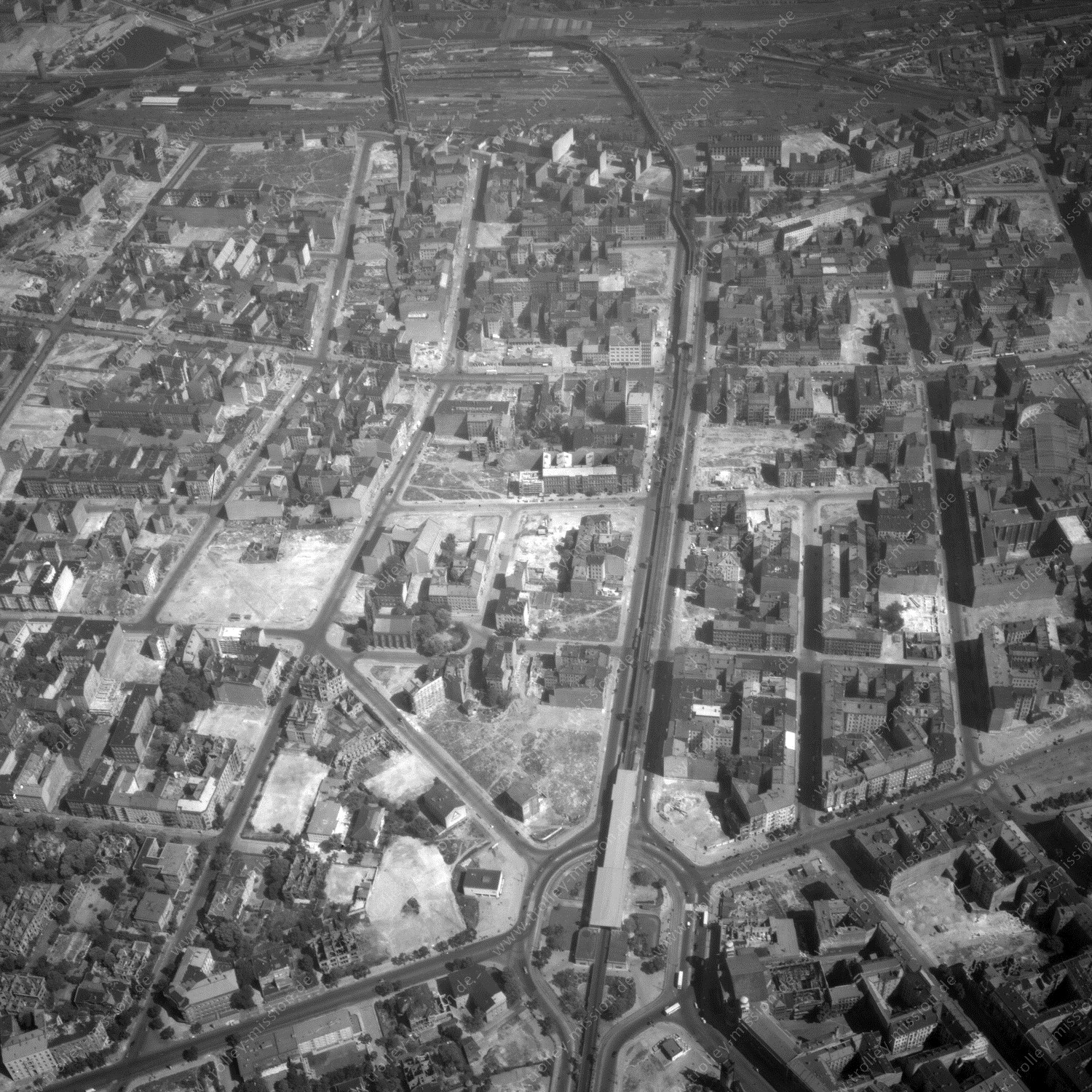 Alte Fotos und Luftbilder von Berlin - Luftbildaufnahme Nr. 07 - Historische Luftaufnahmen von West-Berlin aus dem Jahr 1954 - Flugstrecke Golf