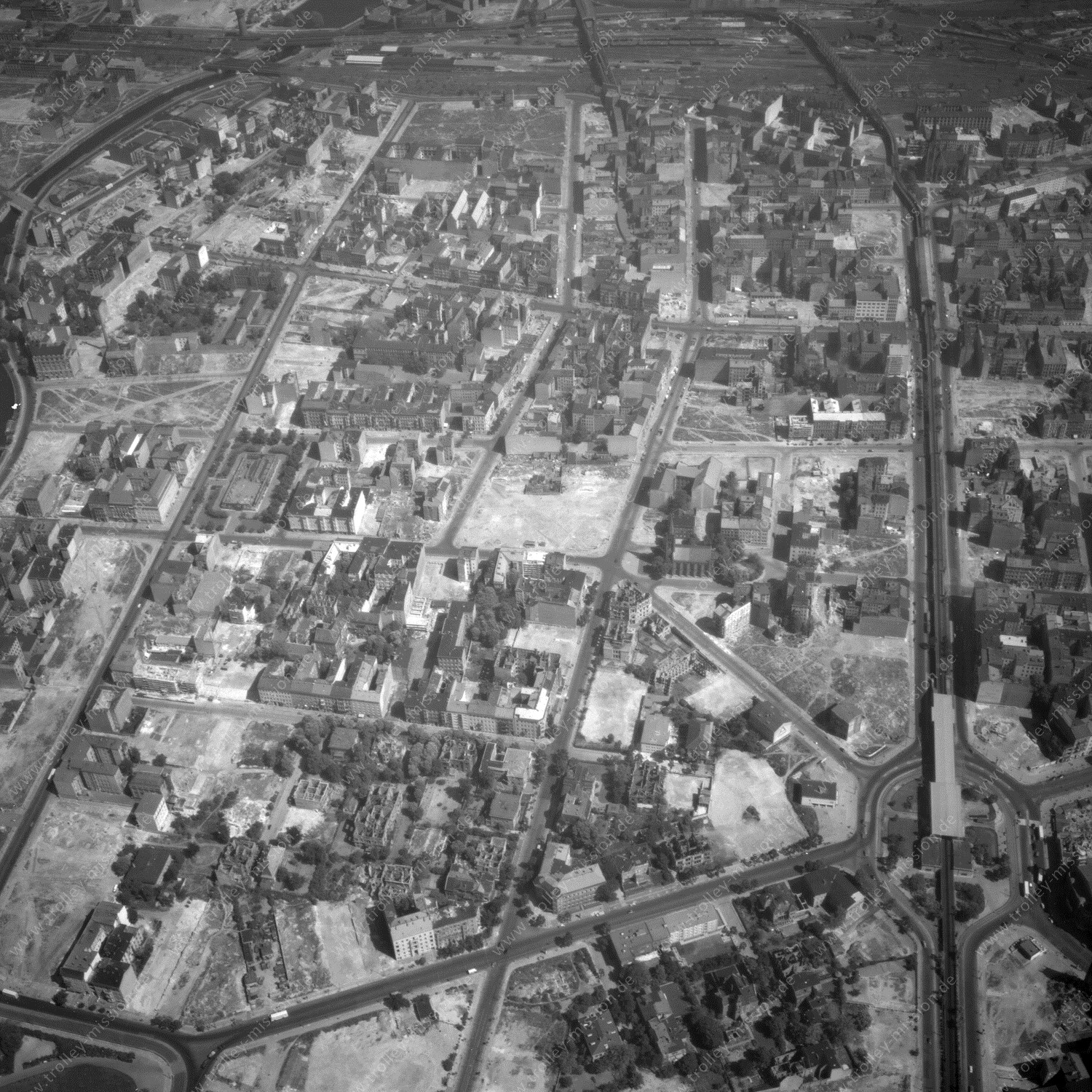 Alte Fotos und Luftbilder von Berlin - Luftbildaufnahme Nr. 08 - Historische Luftaufnahmen von West-Berlin aus dem Jahr 1954 - Flugstrecke Golf