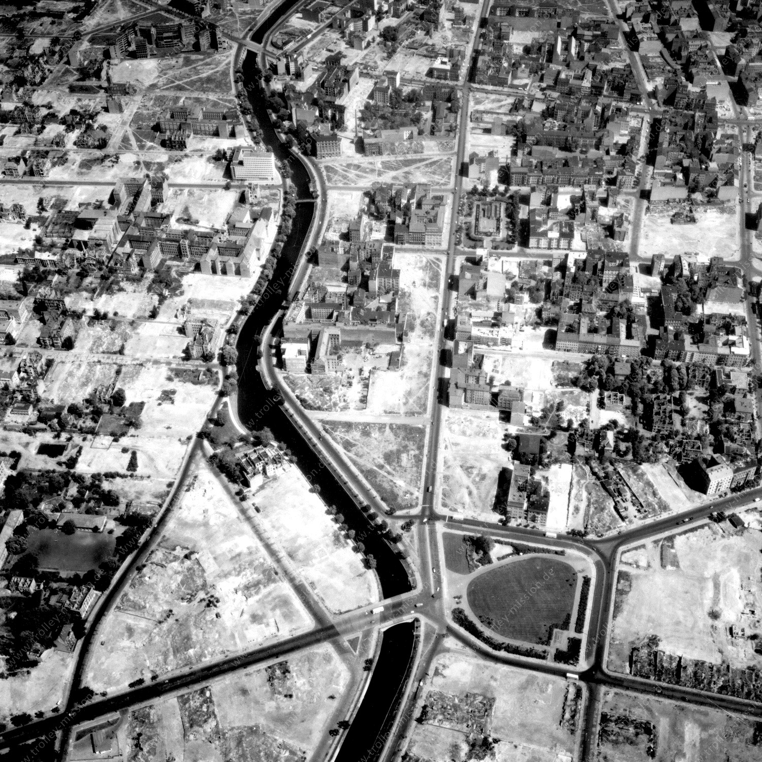 Alte Fotos und Luftbilder von Berlin - Luftbildaufnahme Nr. 10 - Historische Luftaufnahmen von West-Berlin aus dem Jahr 1954 - Flugstrecke Golf