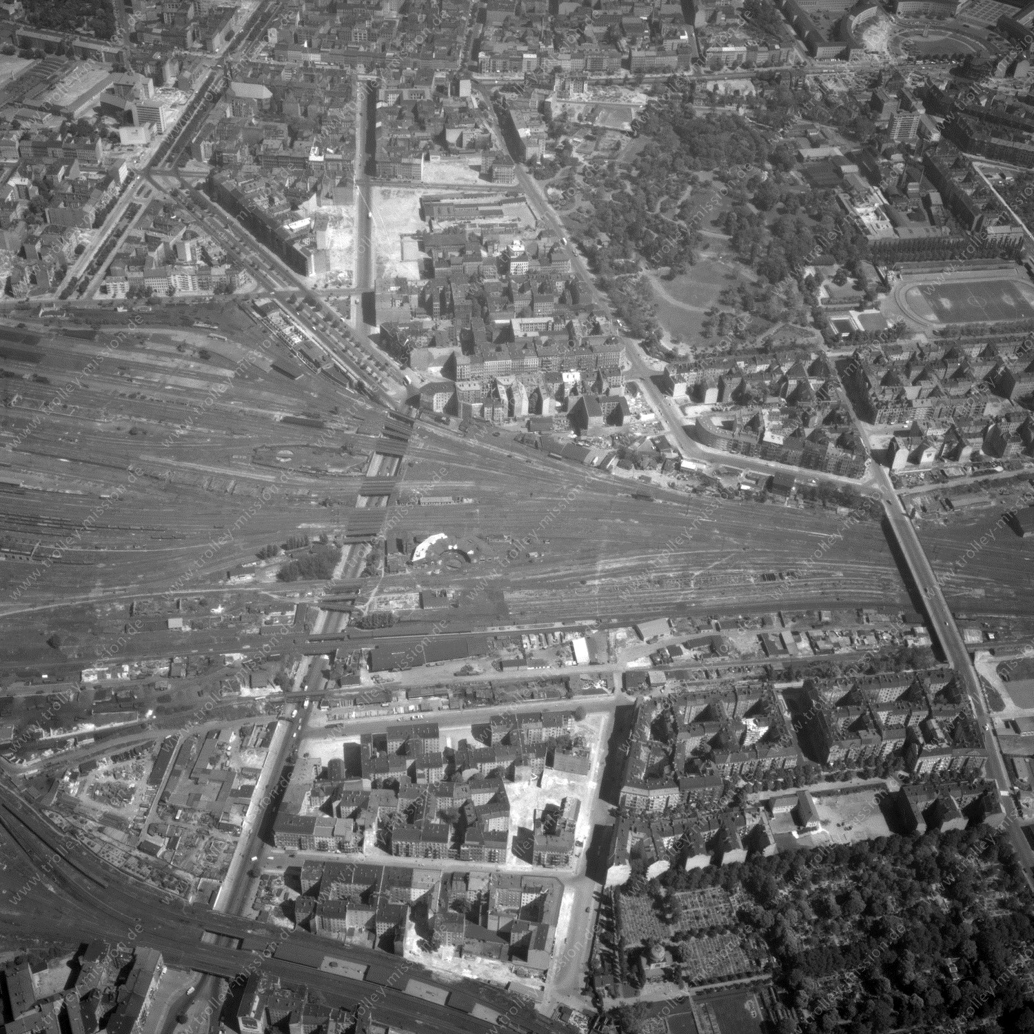 Alte Fotos und Luftbilder von Berlin - Luftbildaufnahme Nr. 03 - Historische Luftaufnahmen von West-Berlin aus dem Jahr 1954 - Flugstrecke Hotel