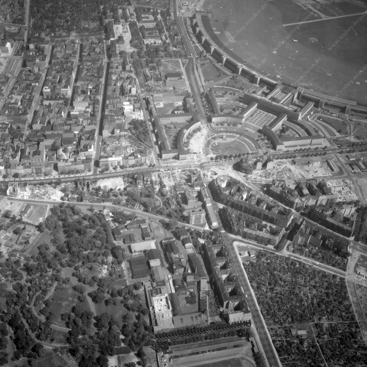 Alte Fotos und Luftbilder von Berlin - Luftbildaufnahme Nr. 01 - Historische Luftaufnahmen von West-Berlin aus dem Jahr 1954 - Flugstrecke India
