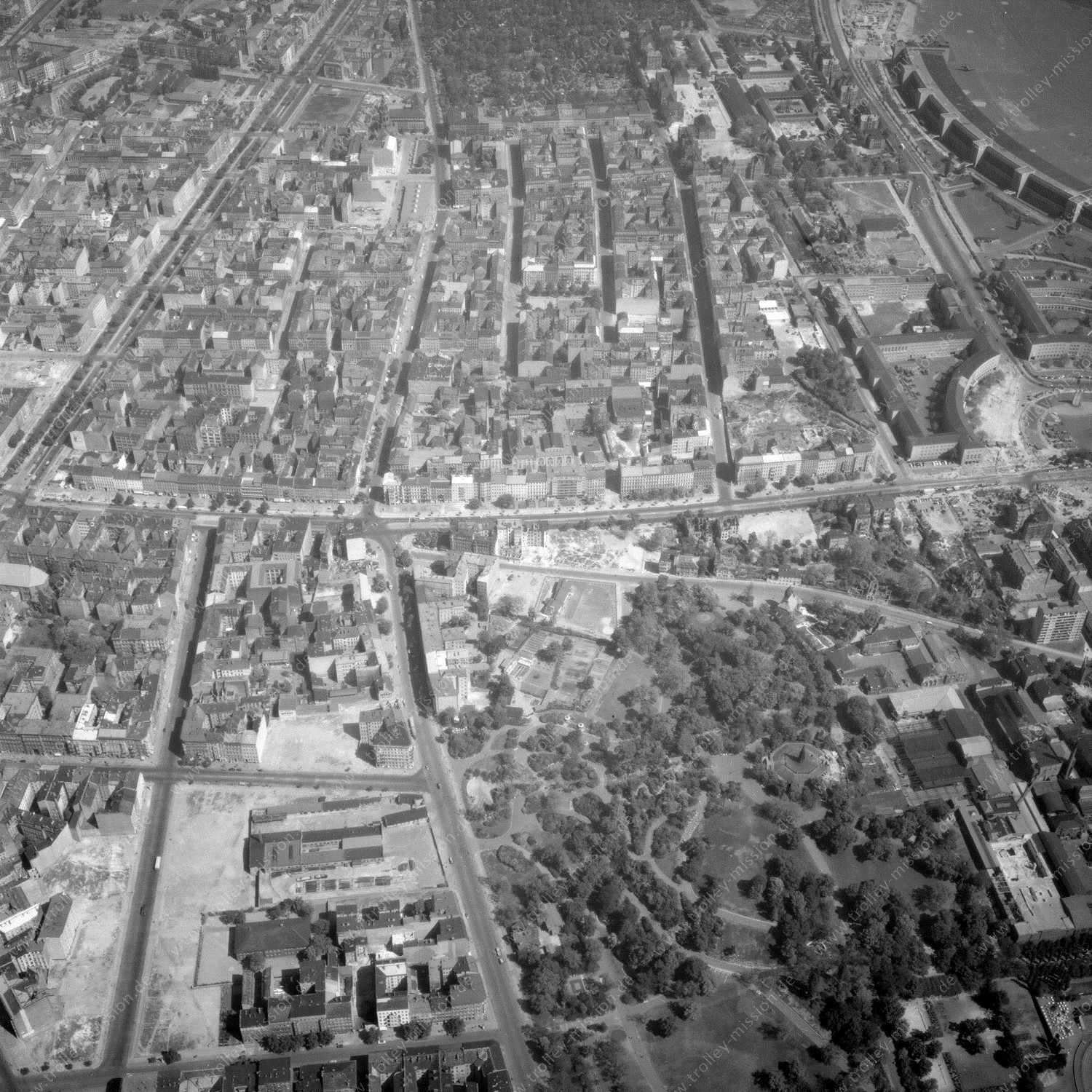 Alte Fotos und Luftbilder von Berlin - Luftbildaufnahme Nr. 02 - Historische Luftaufnahmen von West-Berlin aus dem Jahr 1954 - Flugstrecke India