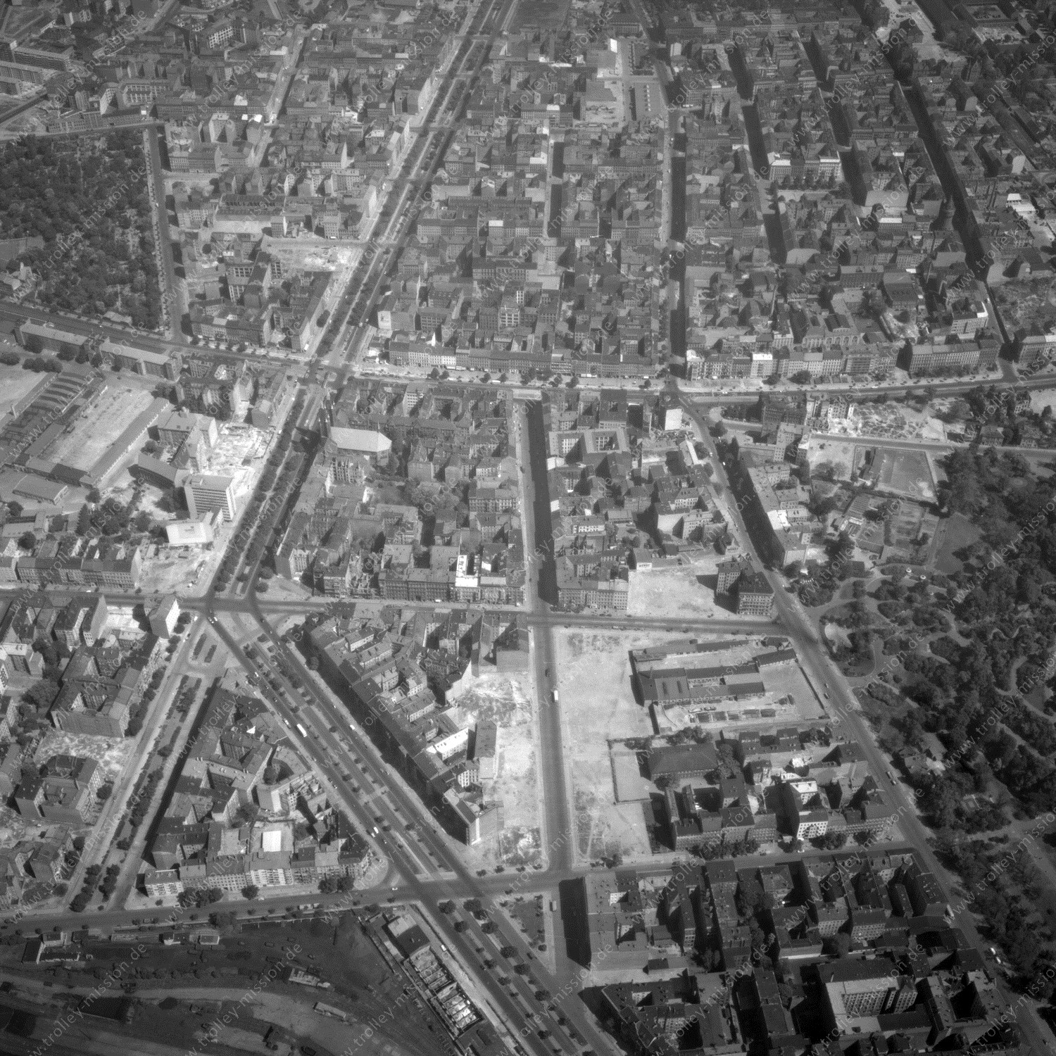 Alte Fotos und Luftbilder von Berlin - Luftbildaufnahme Nr. 03 - Historische Luftaufnahmen von West-Berlin aus dem Jahr 1954 - Flugstrecke India