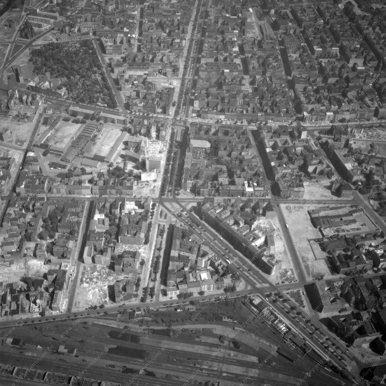Alte Fotos und Luftbilder von Berlin - Luftbildaufnahme Nr. 04 - Historische Luftaufnahmen von West-Berlin aus dem Jahr 1954 - Flugstrecke India