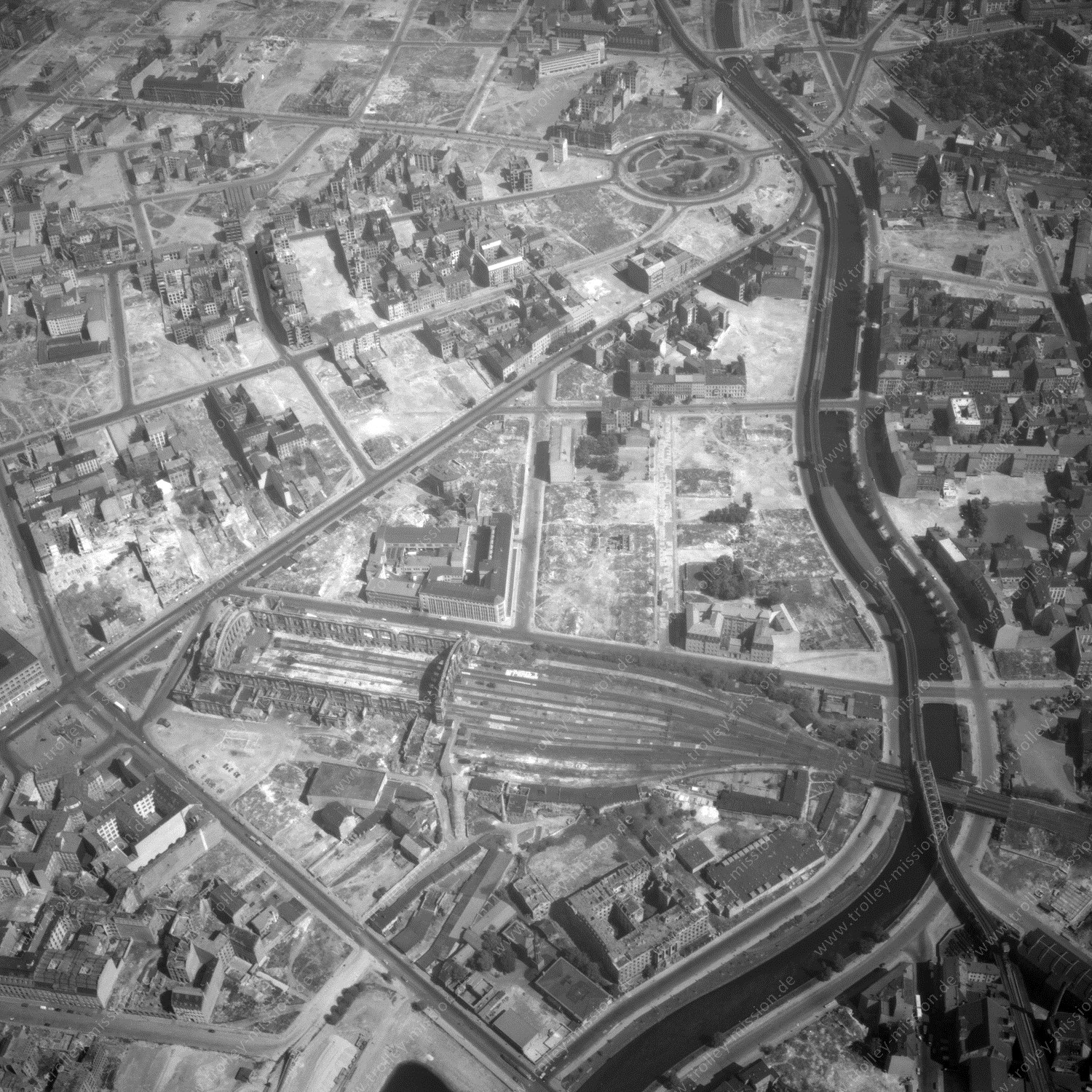 Alte Fotos und Luftbilder von Berlin - Luftbildaufnahme Nr. 07 - Historische Luftaufnahmen von West-Berlin aus dem Jahr 1954 - Flugstrecke India