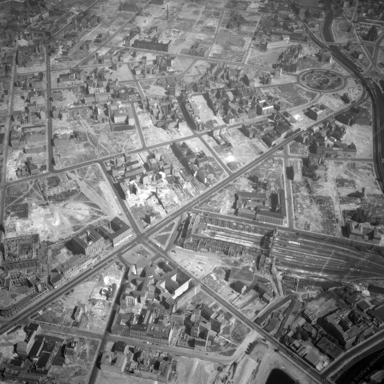 Alte Fotos und Luftbilder von Berlin - Luftbildaufnahme Nr. 08 - Historische Luftaufnahmen von West-Berlin aus dem Jahr 1954 - Flugstrecke India