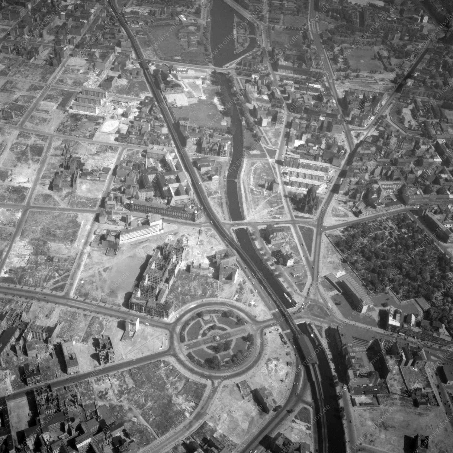 Alte Fotos und Luftbilder von Berlin - Luftbildaufnahme Nr. 07 - Historische Luftaufnahmen von West-Berlin aus dem Jahr 1954 - Flugstrecke Juliett