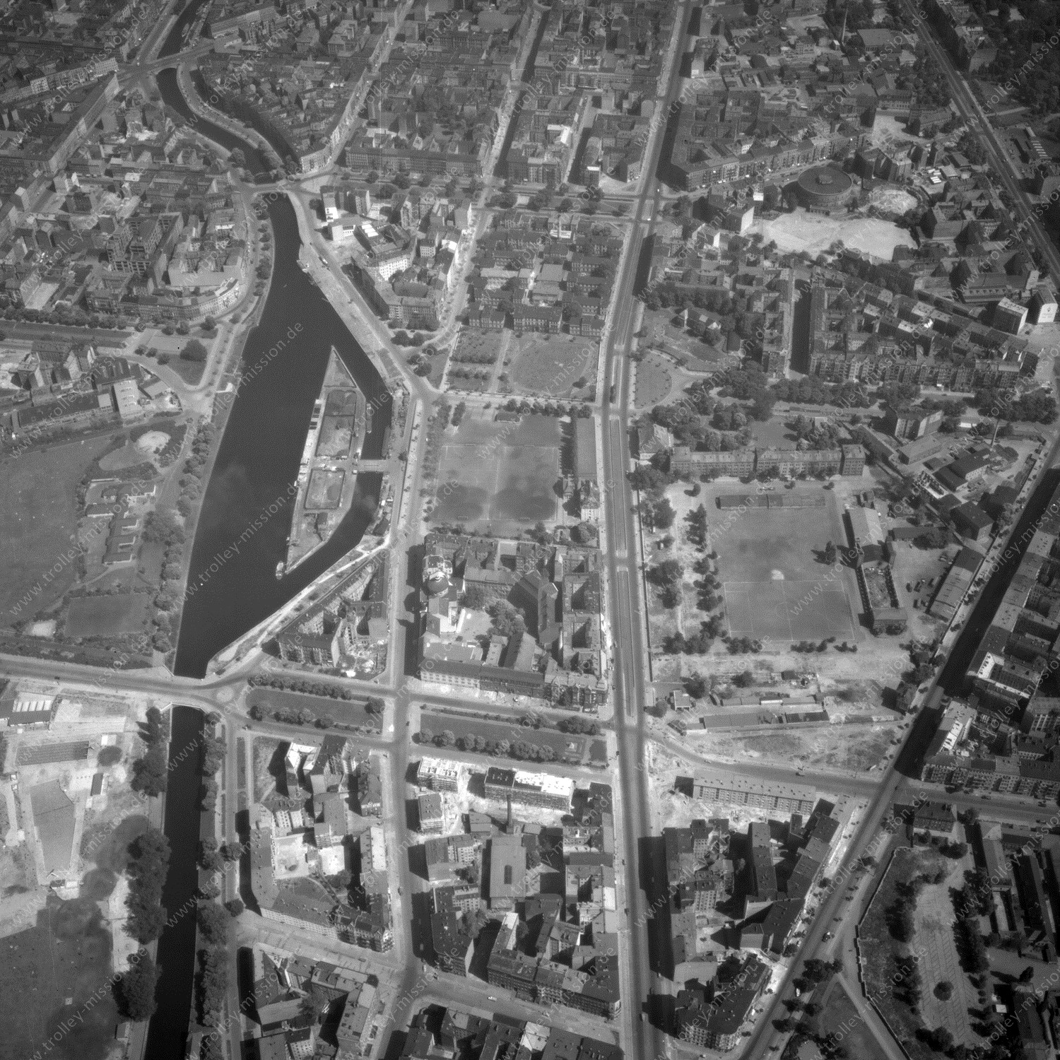 Alte Fotos und Luftbilder von Berlin - Luftbildaufnahme Nr. 05 - Historische Luftaufnahmen von West-Berlin aus dem Jahr 1954 - Flugstrecke Kilo