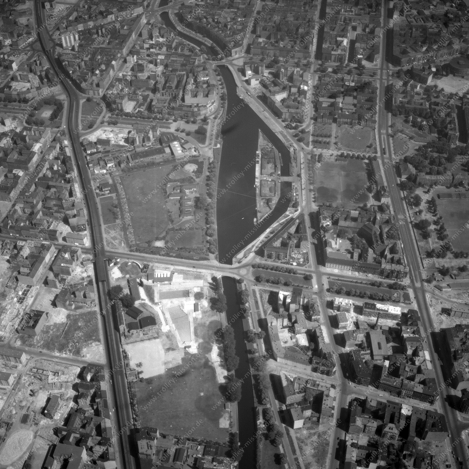 Alte Fotos und Luftbilder von Berlin - Luftbildaufnahme Nr. 06 - Historische Luftaufnahmen von West-Berlin aus dem Jahr 1954 - Flugstrecke Kilo