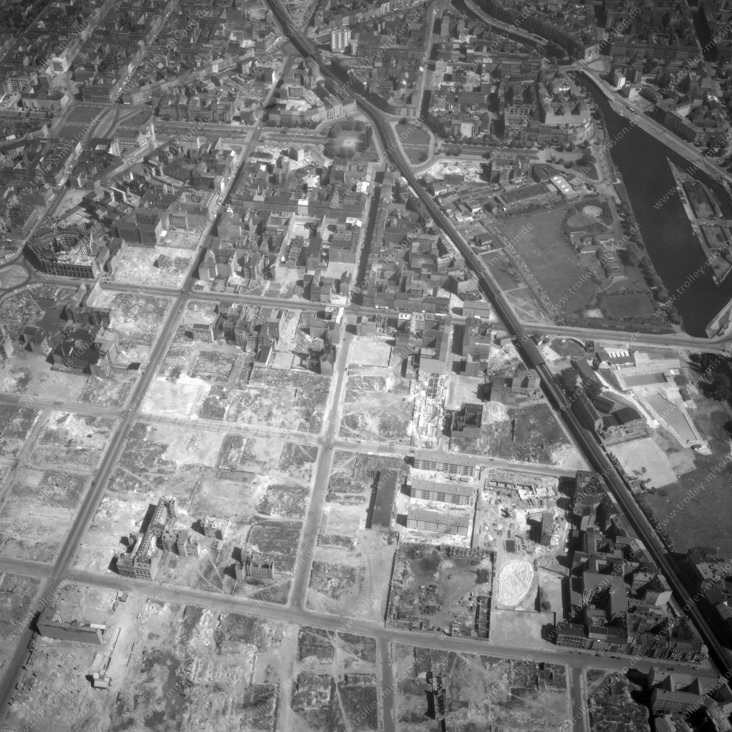 Alte Fotos und Luftbilder von Berlin - Luftbildaufnahme Nr. 08 - Historische Luftaufnahmen von West-Berlin aus dem Jahr 1954 - Flugstrecke Kilo