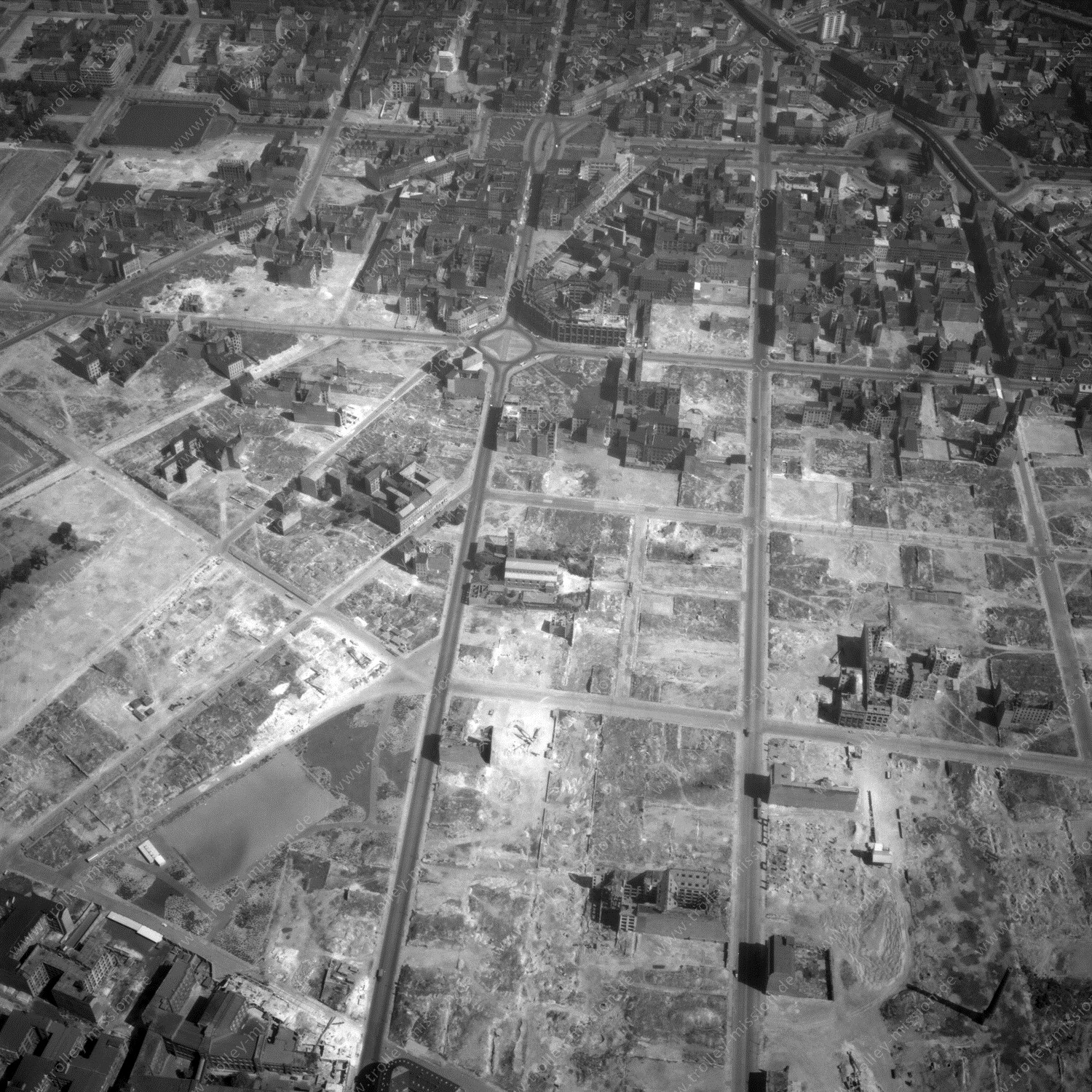 Alte Fotos und Luftbilder von Berlin - Luftbildaufnahme Nr. 10 - Historische Luftaufnahmen von West-Berlin aus dem Jahr 1954 - Flugstrecke Kilo