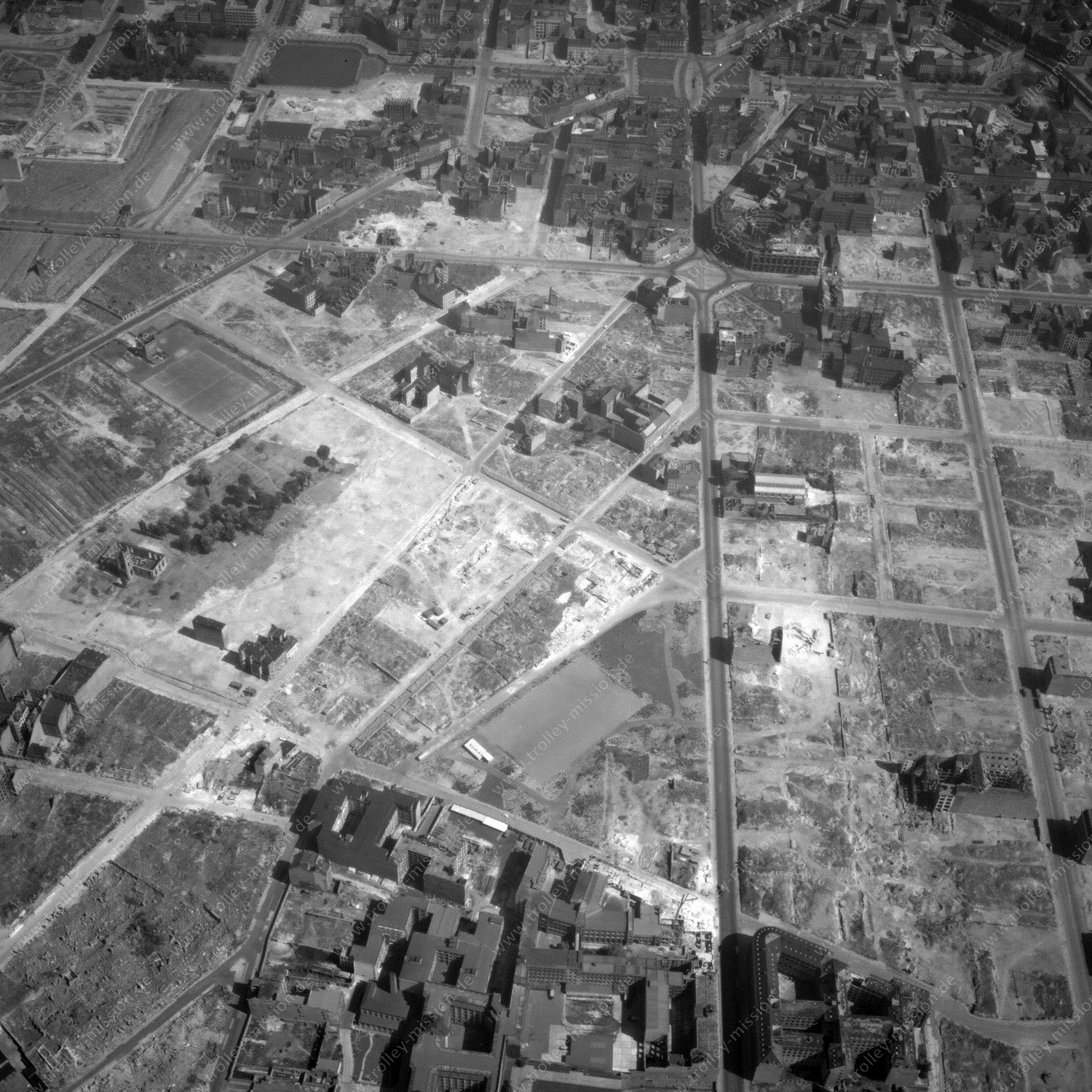 Alte Fotos und Luftbilder von Berlin - Luftbildaufnahme Nr. 11 - Historische Luftaufnahmen von West-Berlin aus dem Jahr 1954 - Flugstrecke Kilo
