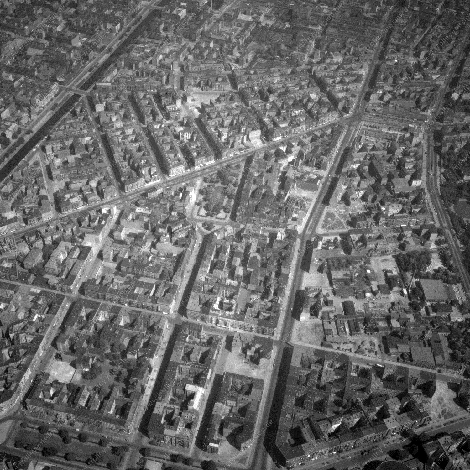 Alte Fotos und Luftbilder von Berlin - Luftbildaufnahme Nr. 03 - Historische Luftaufnahmen von West-Berlin aus dem Jahr 1954 - Flugstrecke Lima