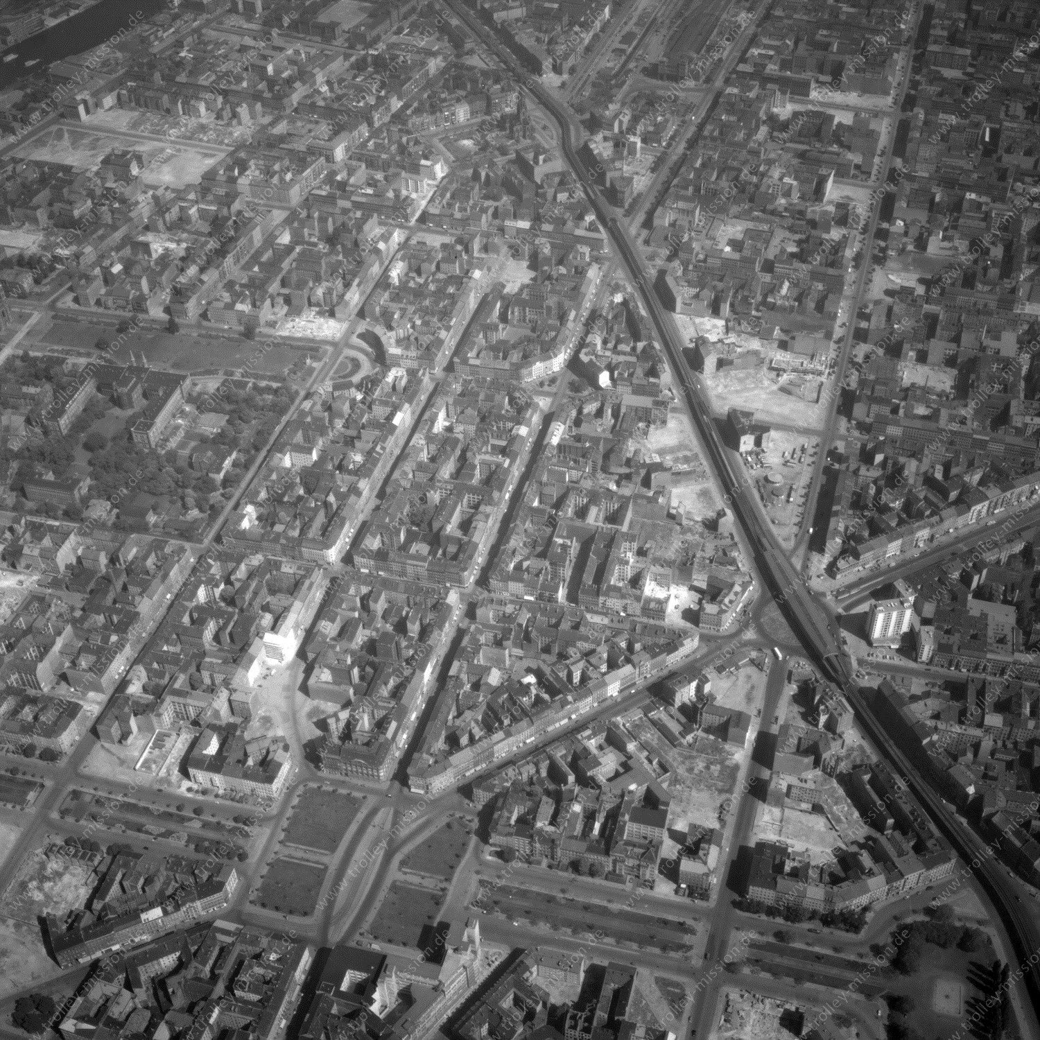 Alte Fotos und Luftbilder von Berlin - Luftbildaufnahme Nr. 06 - Historische Luftaufnahmen von West-Berlin aus dem Jahr 1954 - Flugstrecke Lima