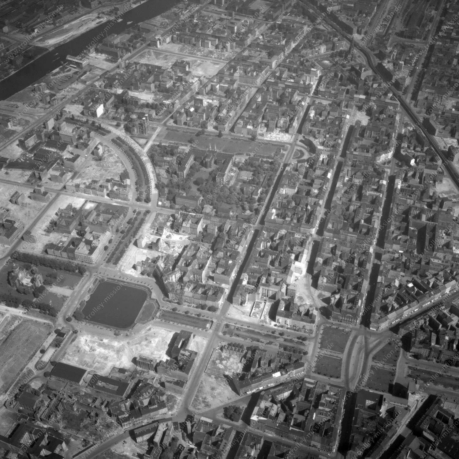 Alte Fotos und Luftbilder von Berlin - Luftbildaufnahme Nr. 07 - Historische Luftaufnahmen von West-Berlin aus dem Jahr 1954 - Flugstrecke Lima
