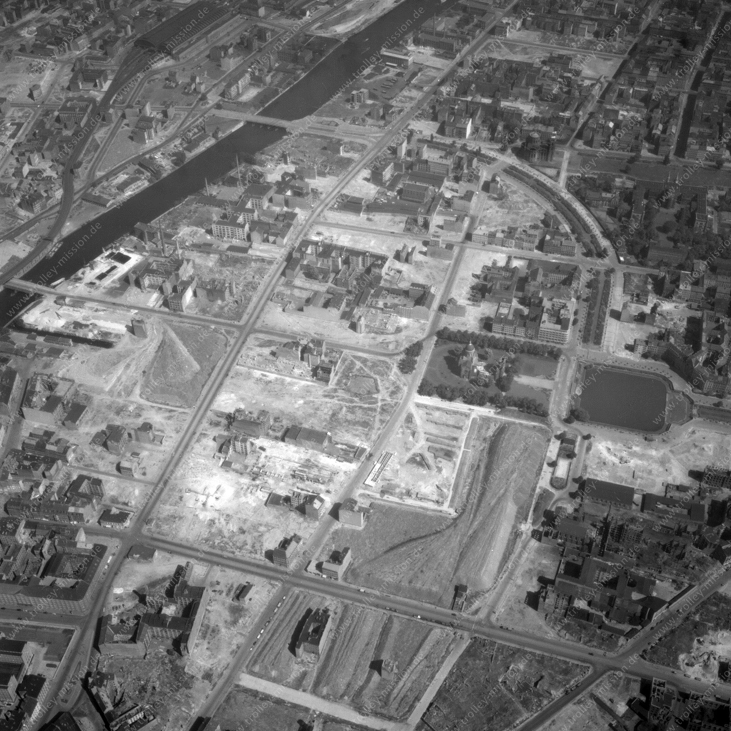 Alte Fotos und Luftbilder von Berlin - Luftbildaufnahme Nr. 09 - Historische Luftaufnahmen von West-Berlin aus dem Jahr 1954 - Flugstrecke Lima